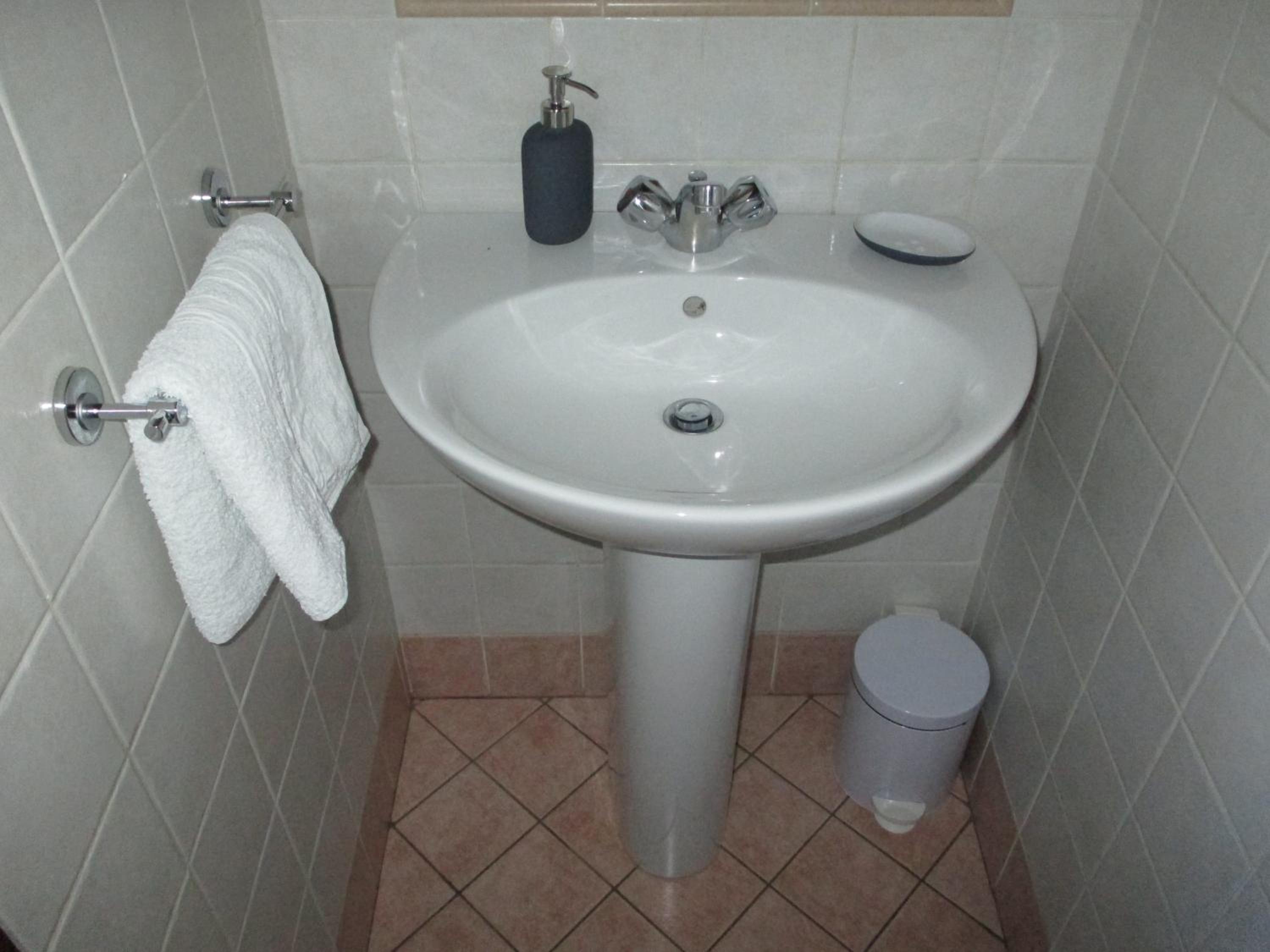 Double Room with Private Bathroom photo 2