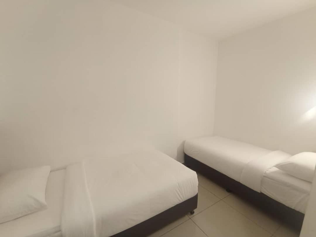 Standard Twin Room - Photo 2