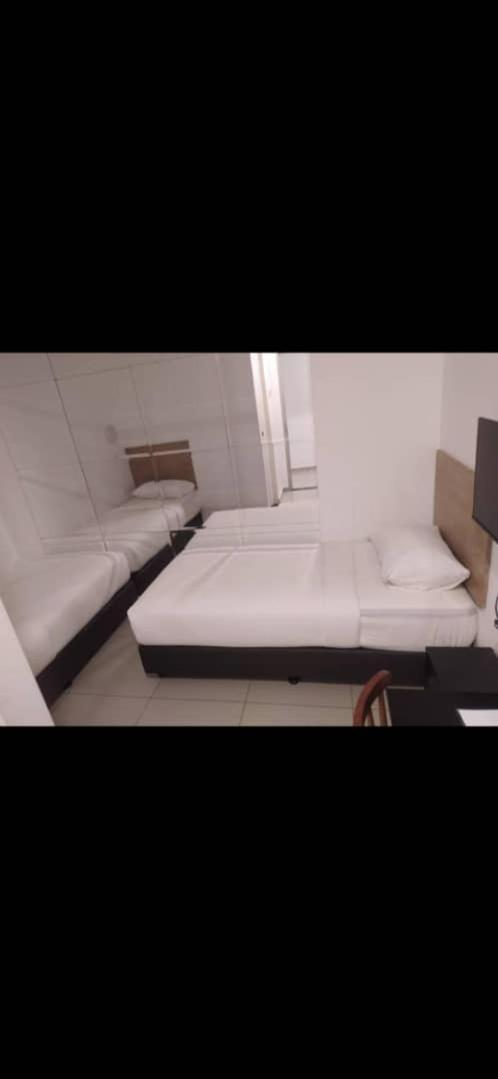Standard Twin Room - Photo 4