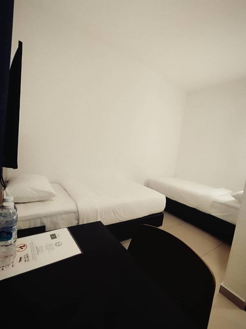 Standard Twin Room - Photo 5