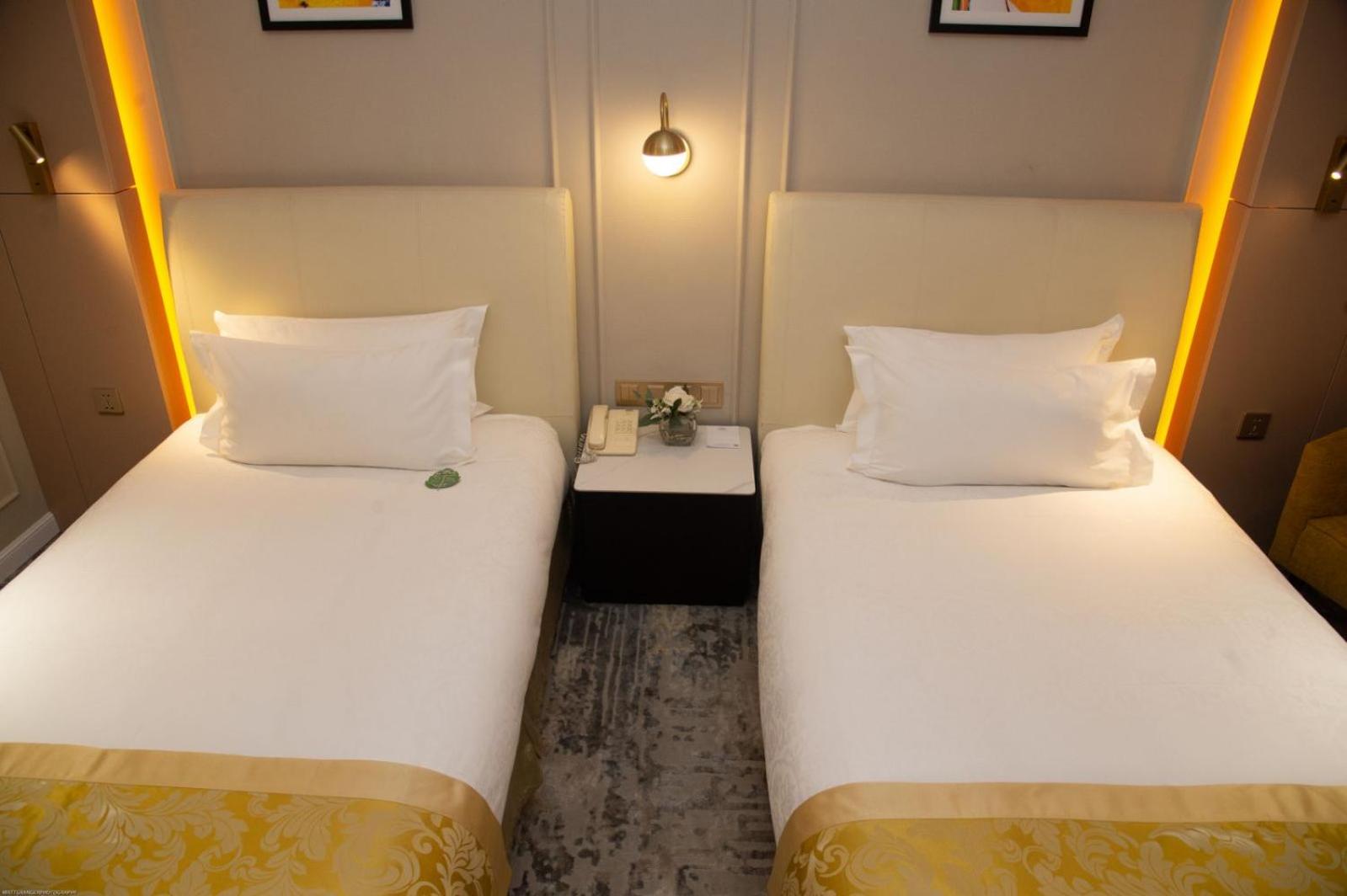 Twin Room with View - Photo 3