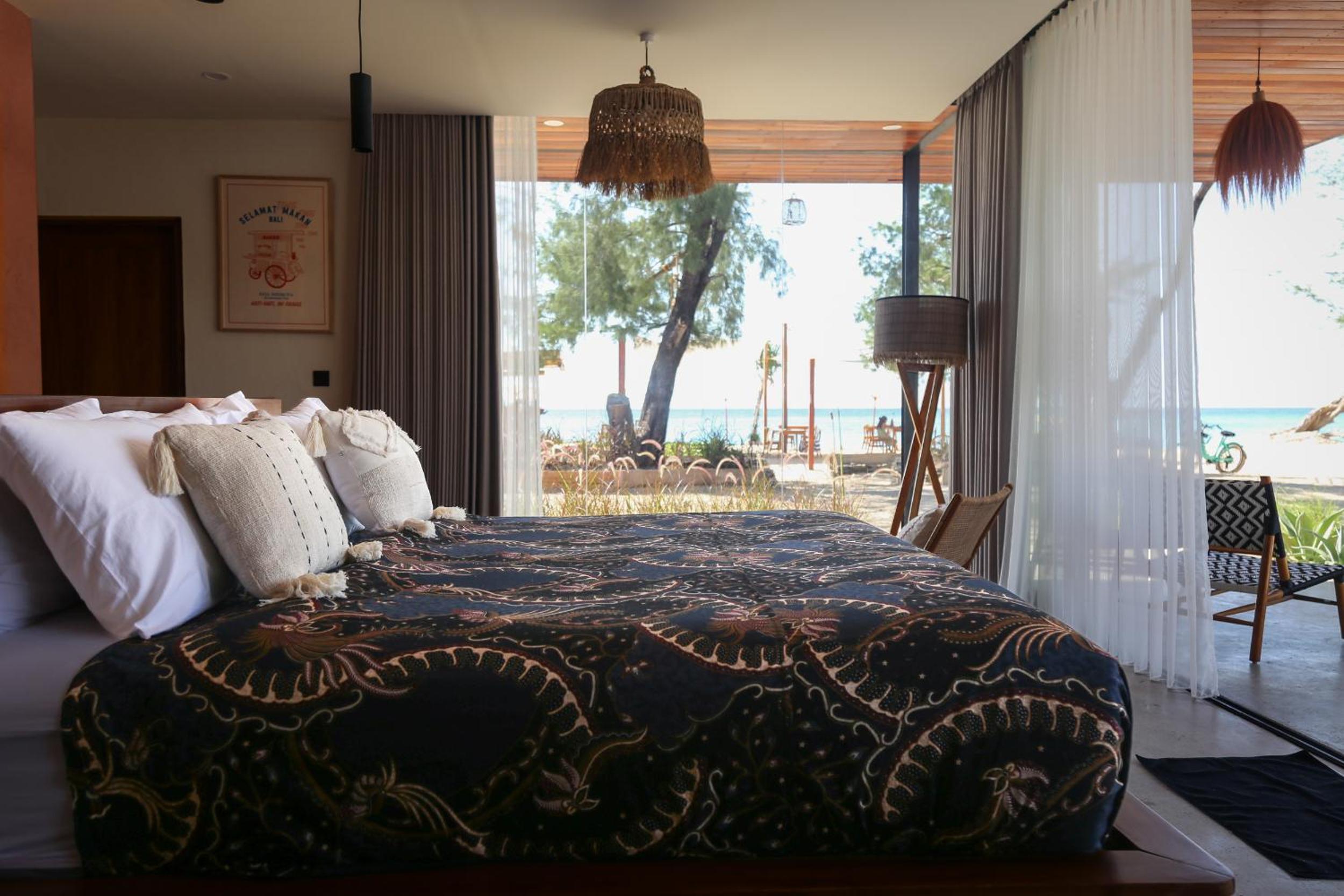 Bungalow - Water Front photo 2