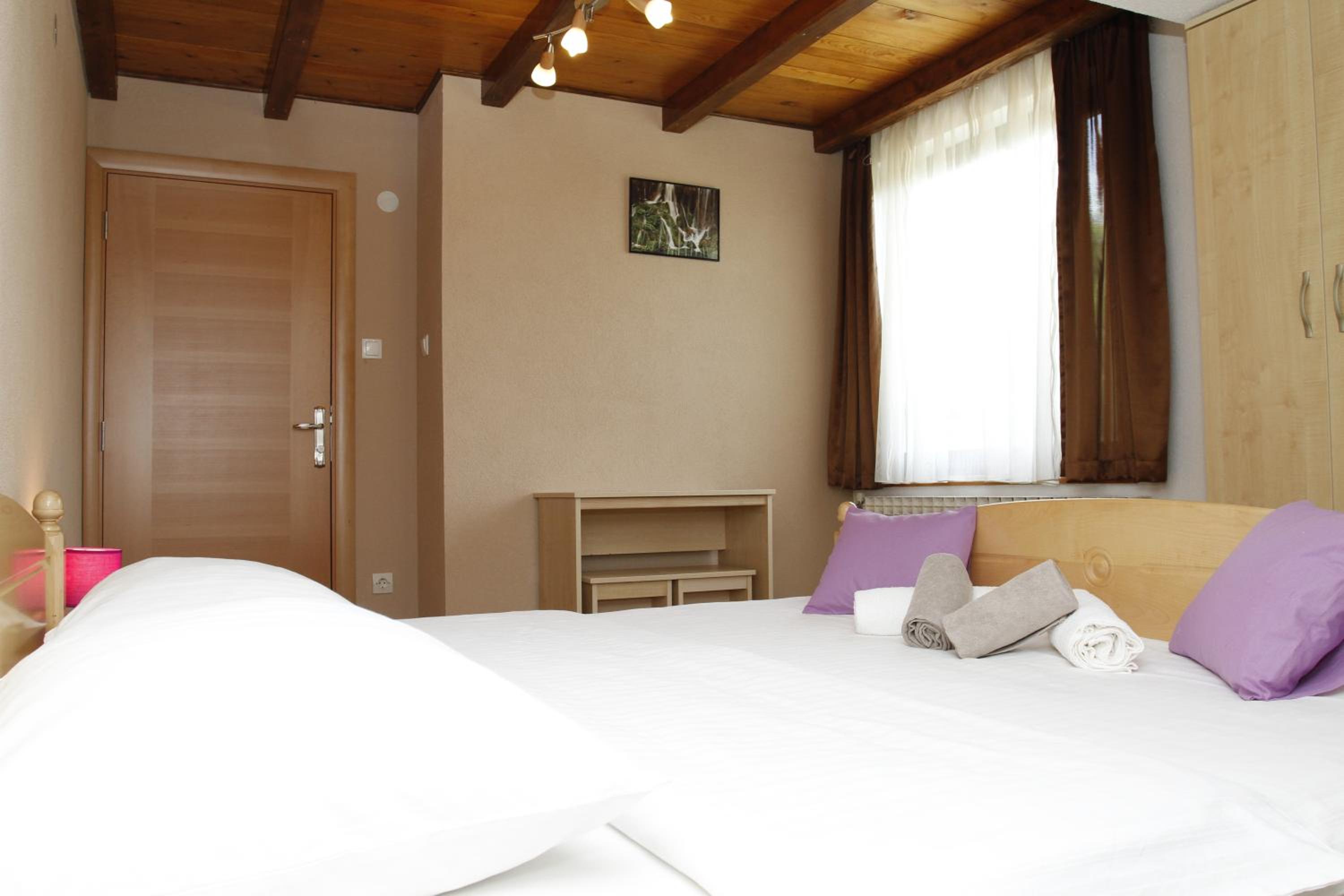 Two-Bedroom Apartment with Balcony - Photo 8