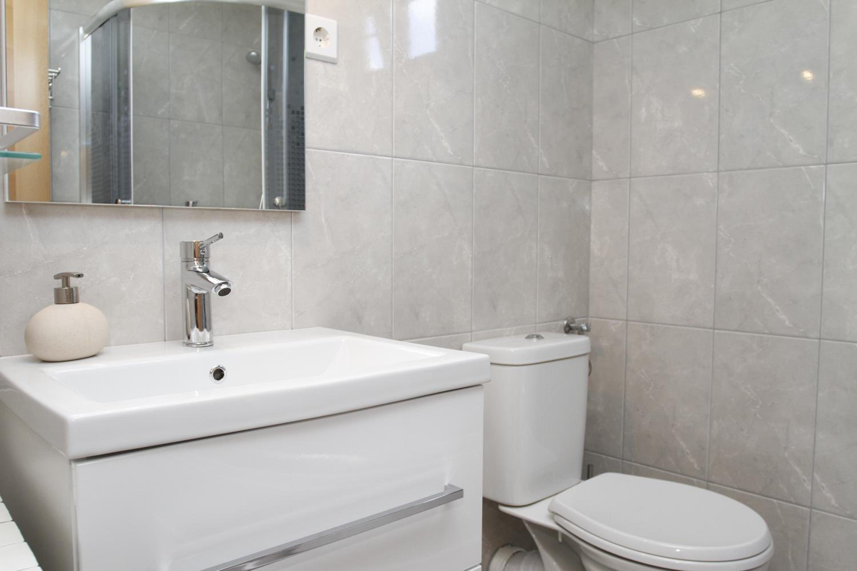 Two-Bedroom Apartment with Balcony - Photo 21