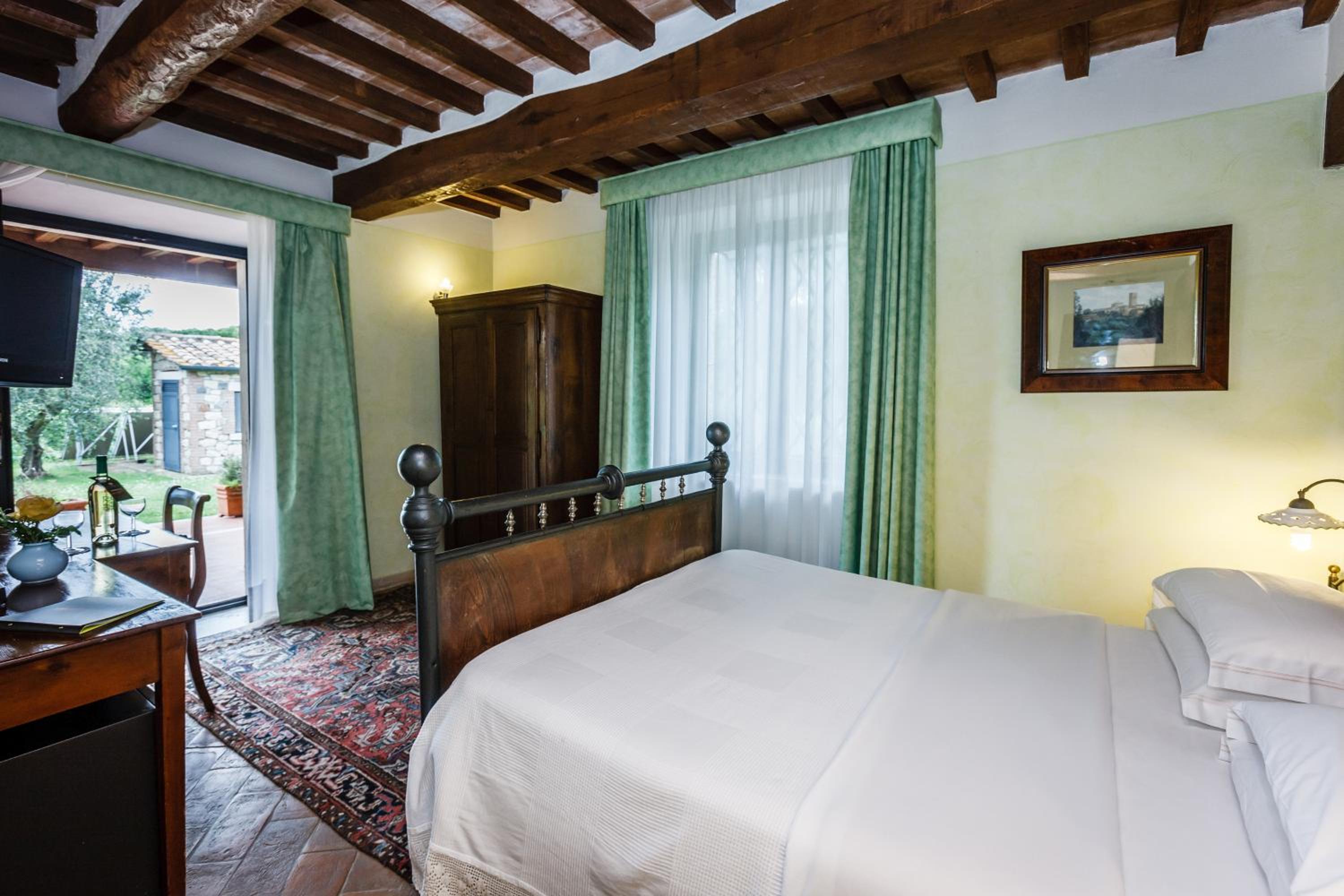 Deluxe Double Room - Photo 9