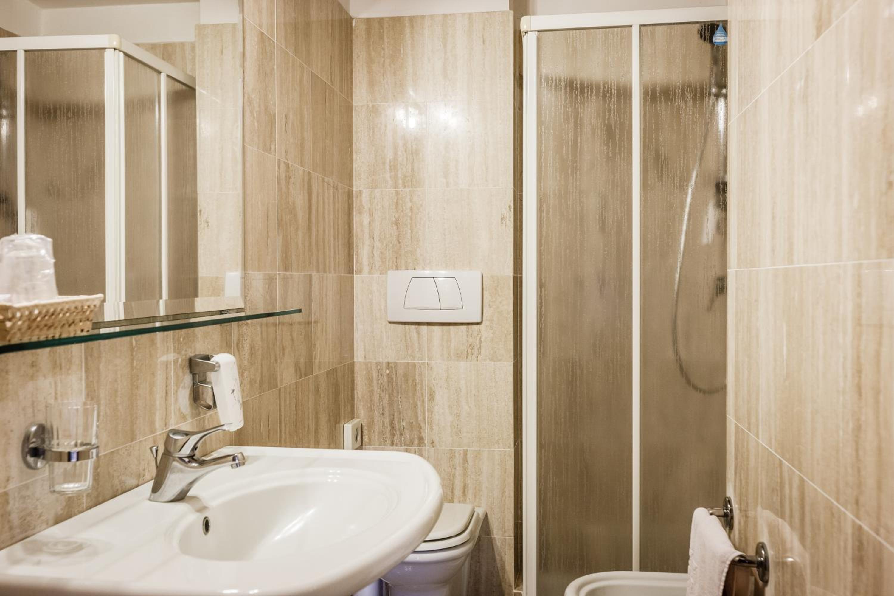 Deluxe Double Room - Photo 7