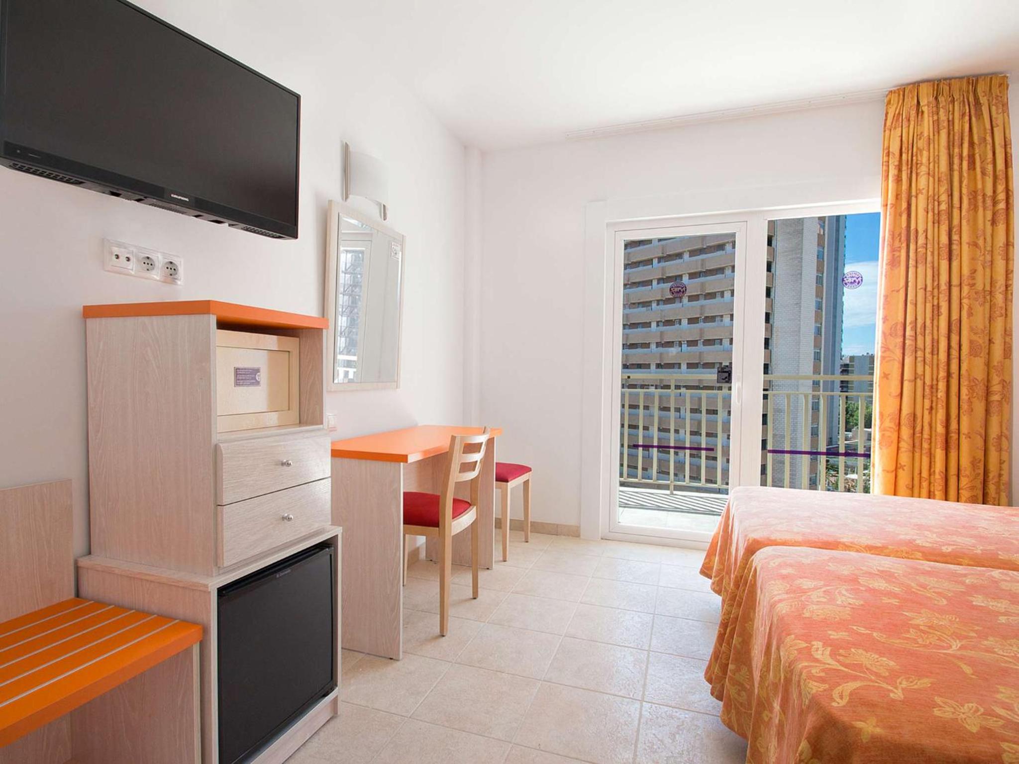 Twin Room (3 Adults) photo 3