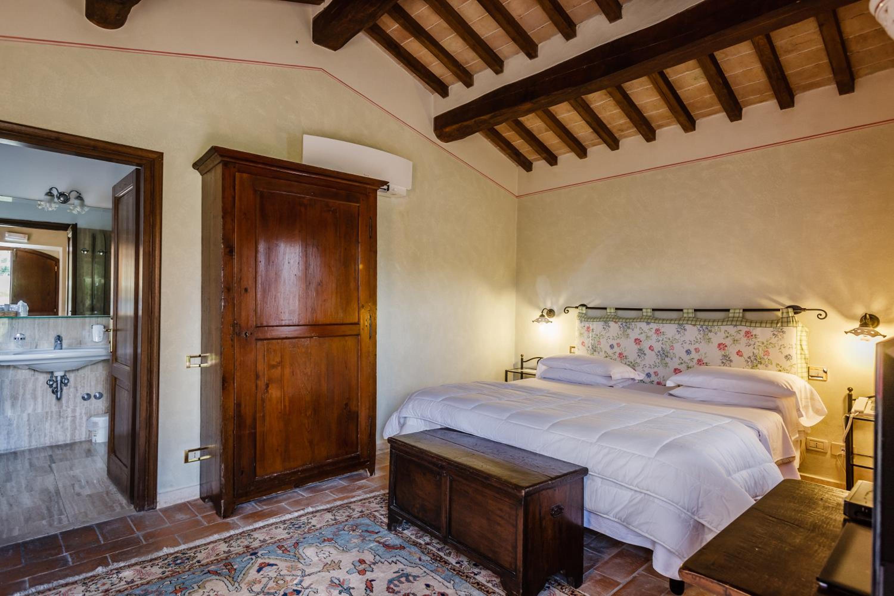 Deluxe Double Room - Photo 15