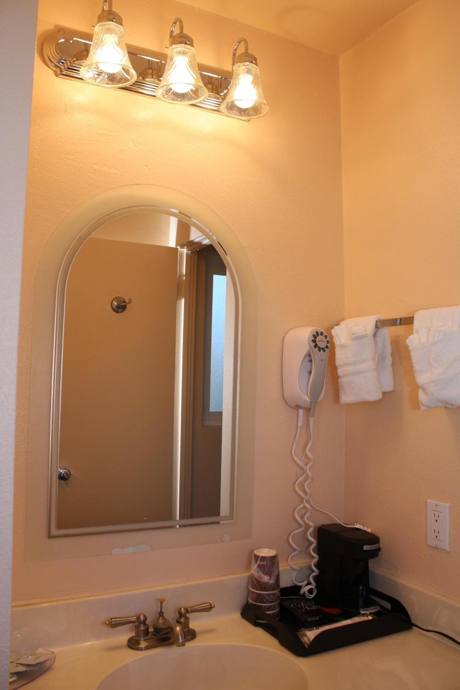 One King-Size Bed Room photo 2