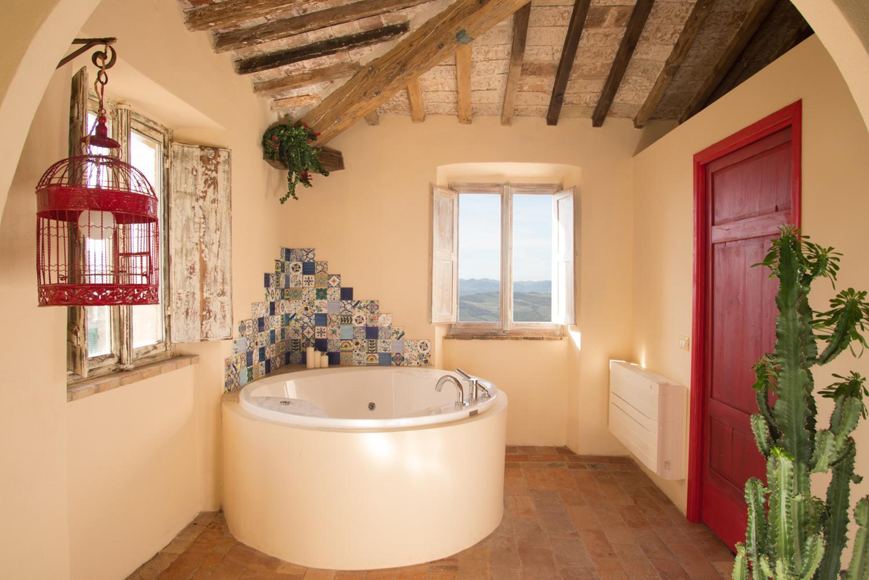 Deluxe Suite with Spa Bath - Photo 8