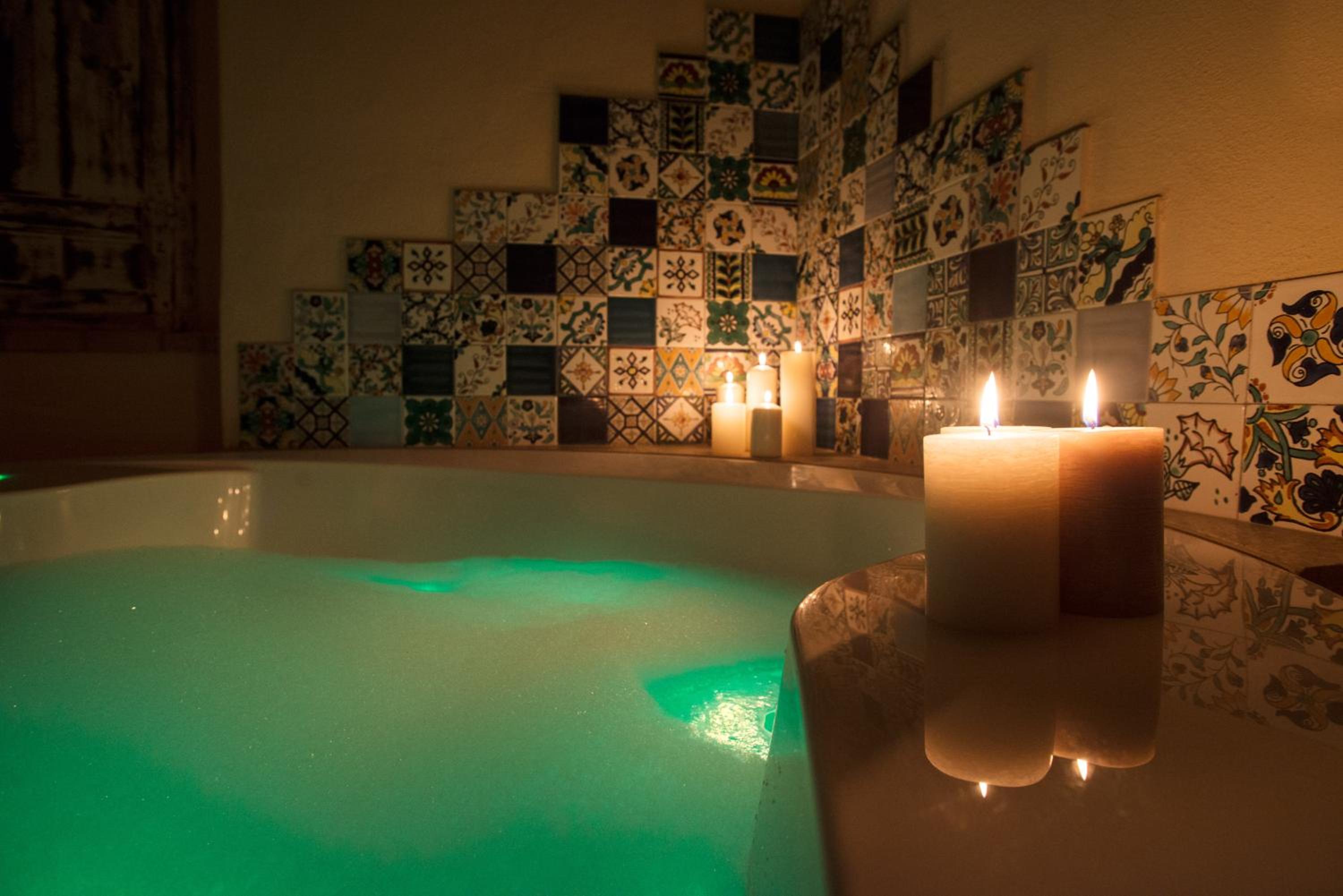Deluxe Suite with Spa Bath - Photo 9