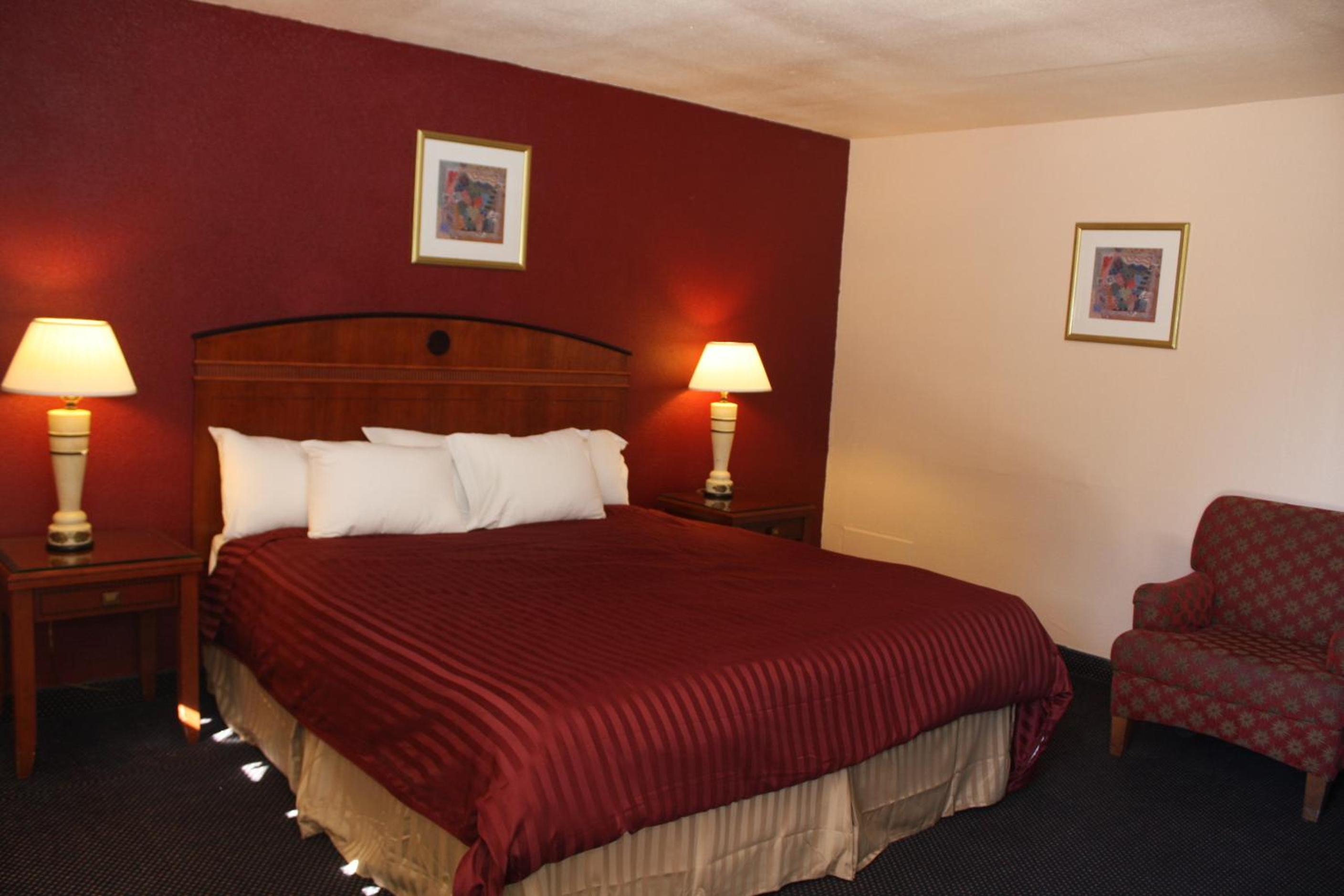 One King-Size Bed Room photo 1