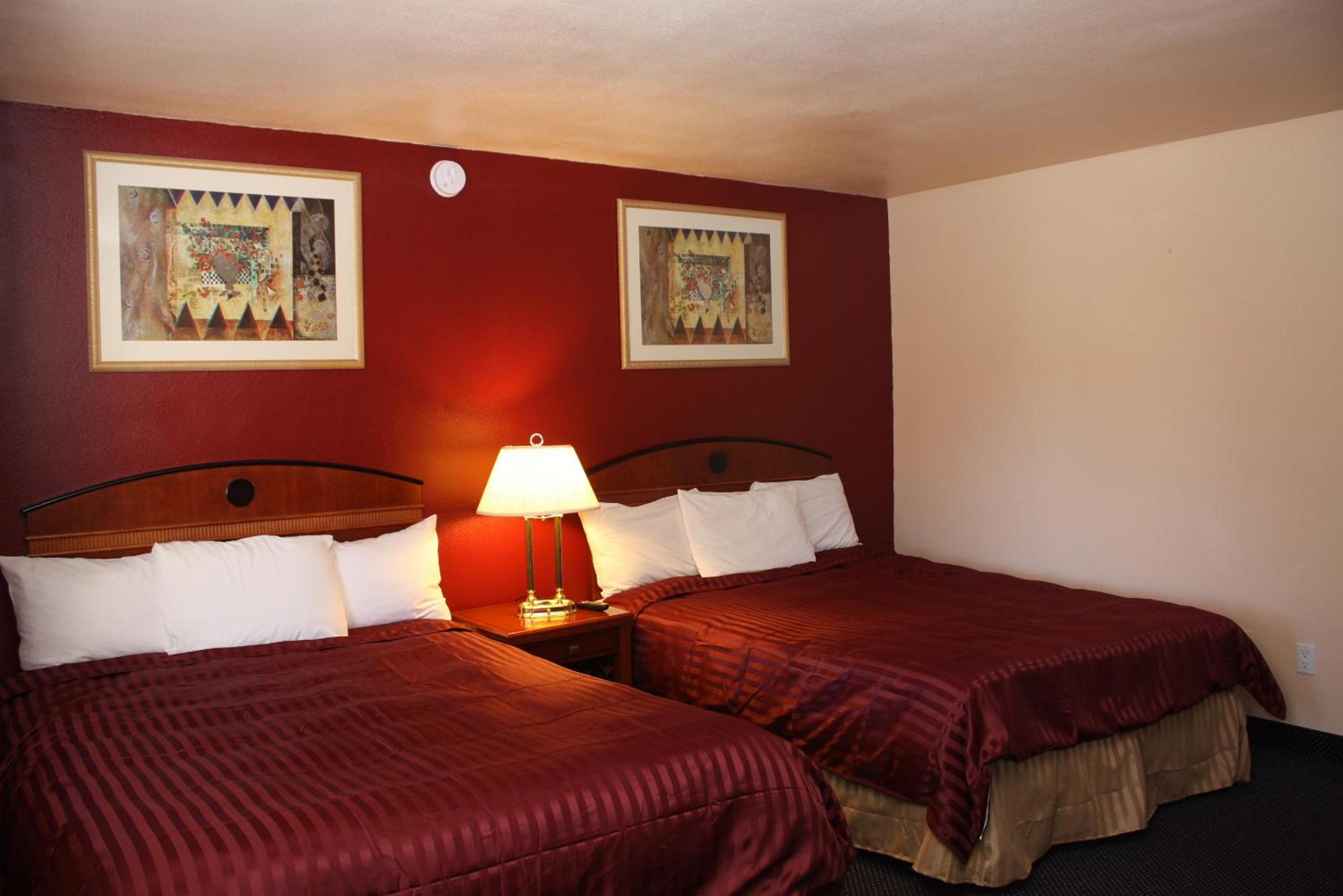 Two Queen-Size Bed Room photo 1