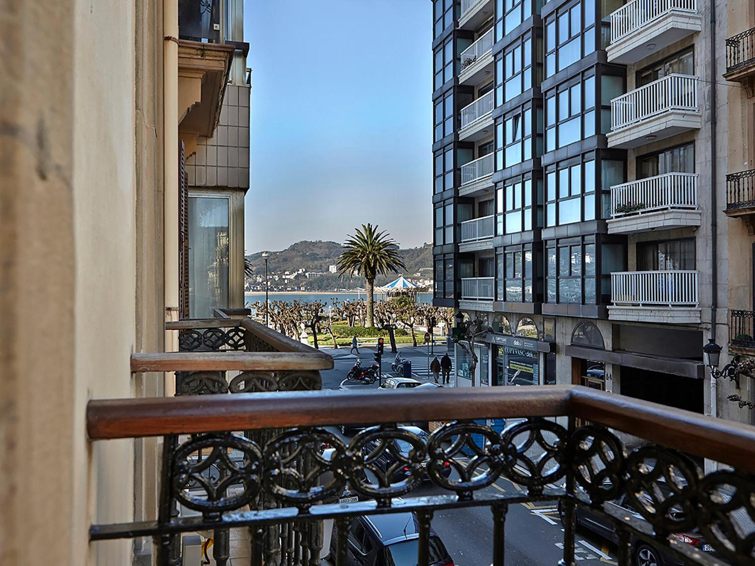 Single Room with Balcony photo 2