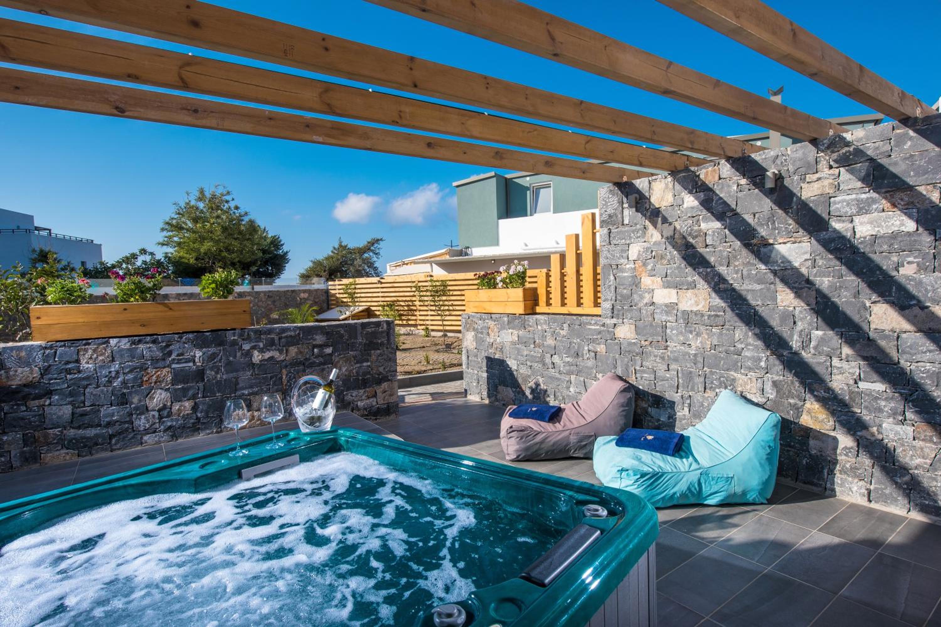 Lux Studio with Jacuzzi photo 3