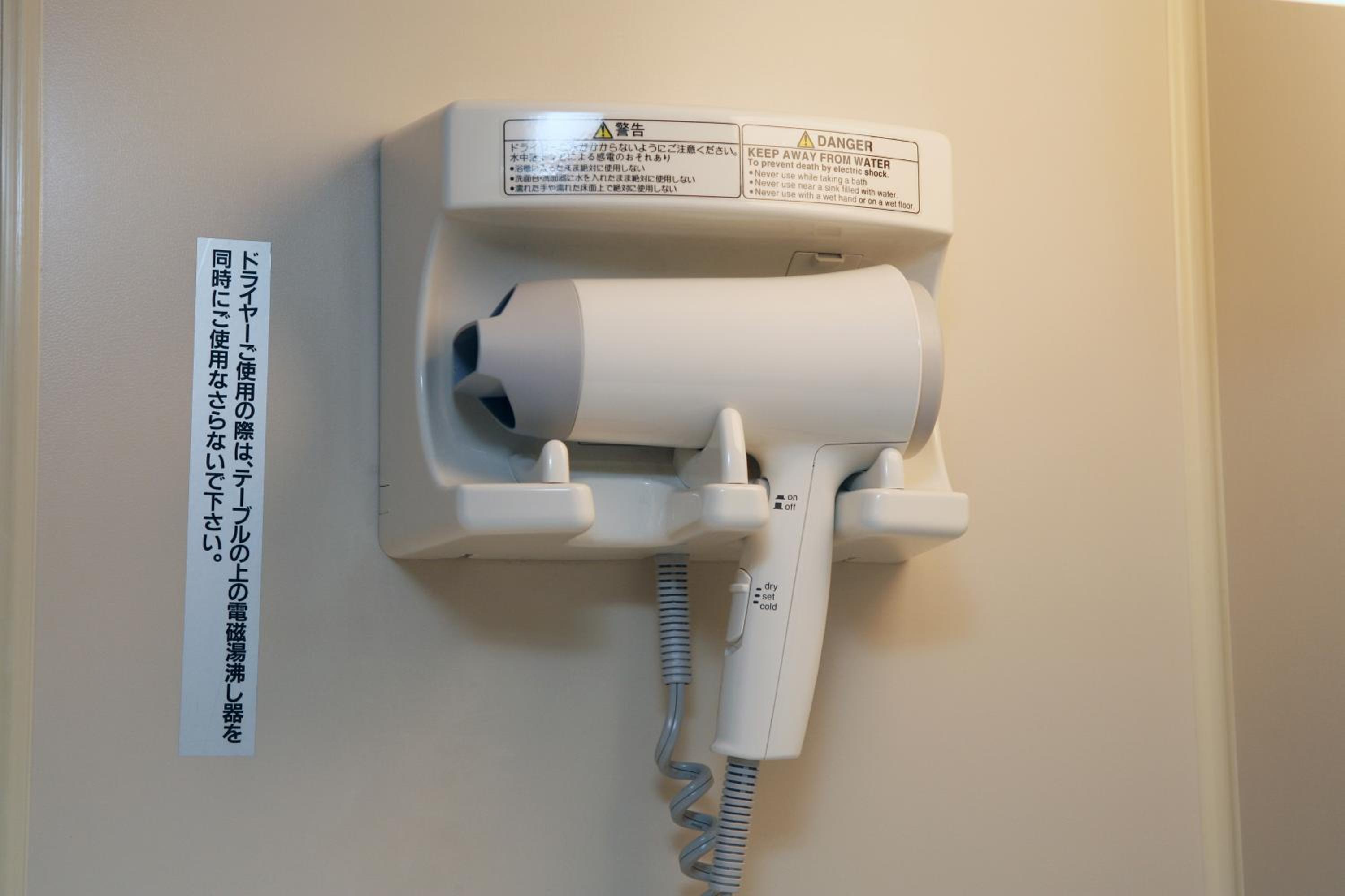 Twin Room - Non-Smoking photo 3