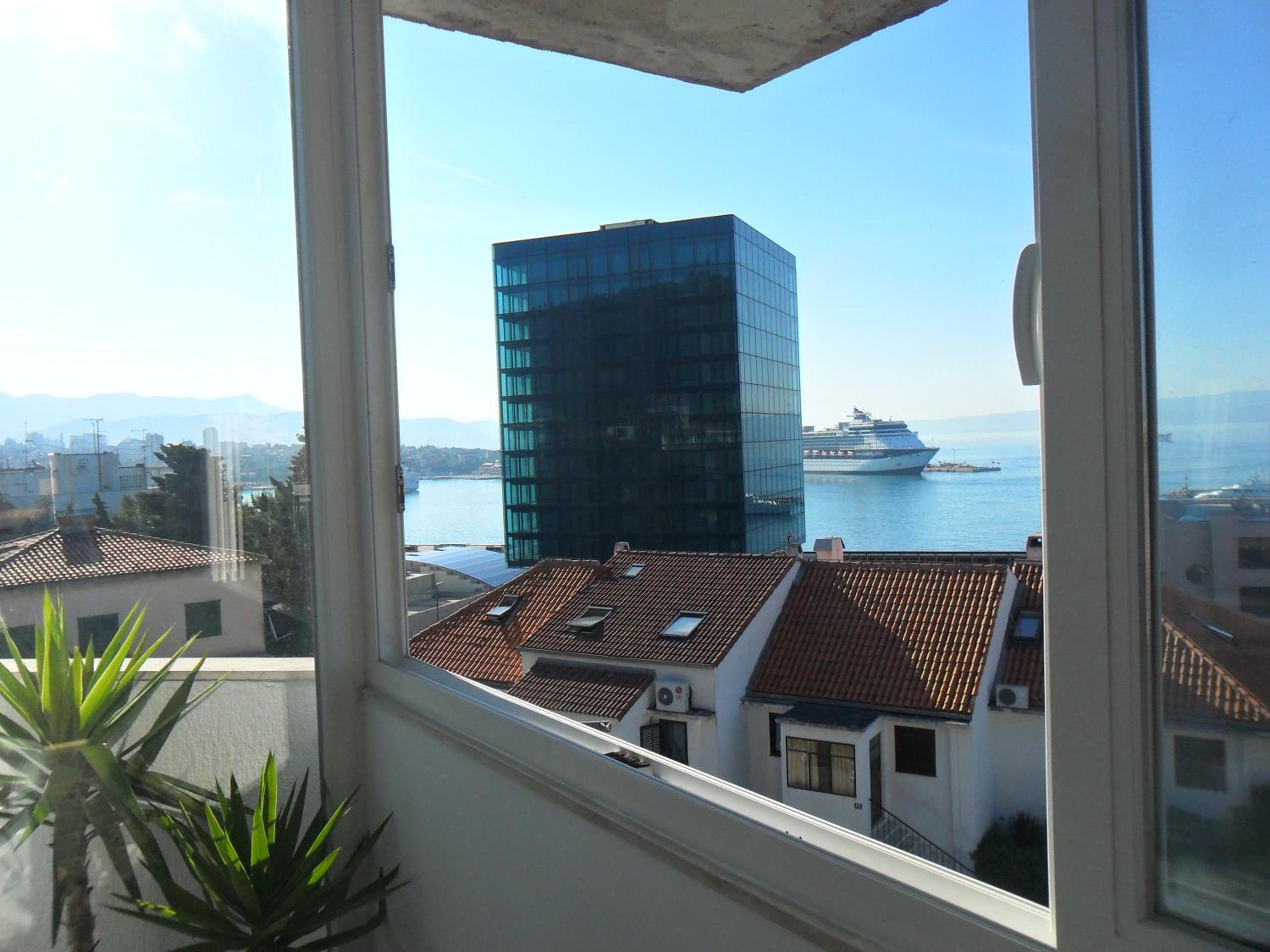 Apartment with Sea View - Photo 32