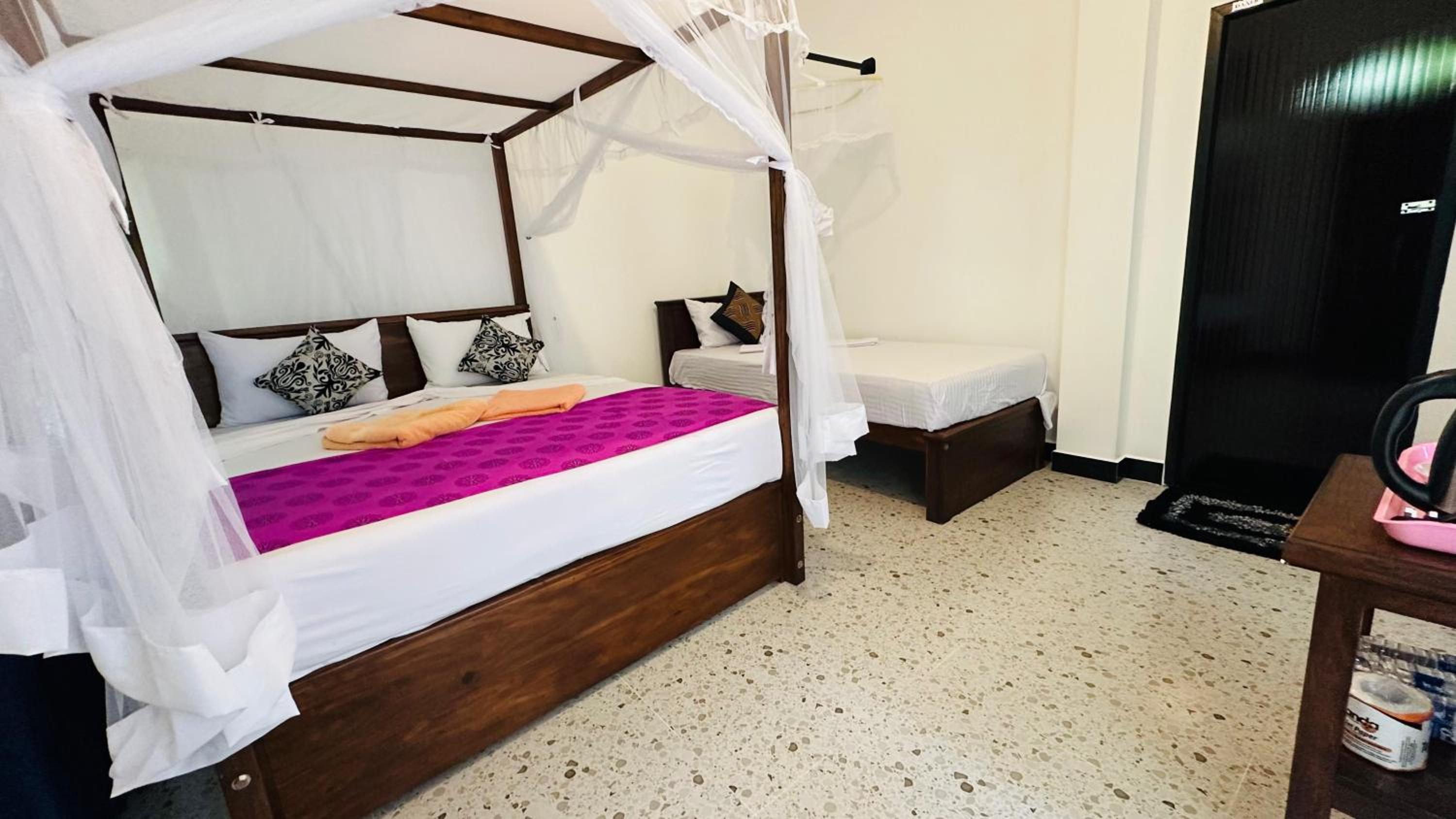 Triple Room with Pool View photo 3