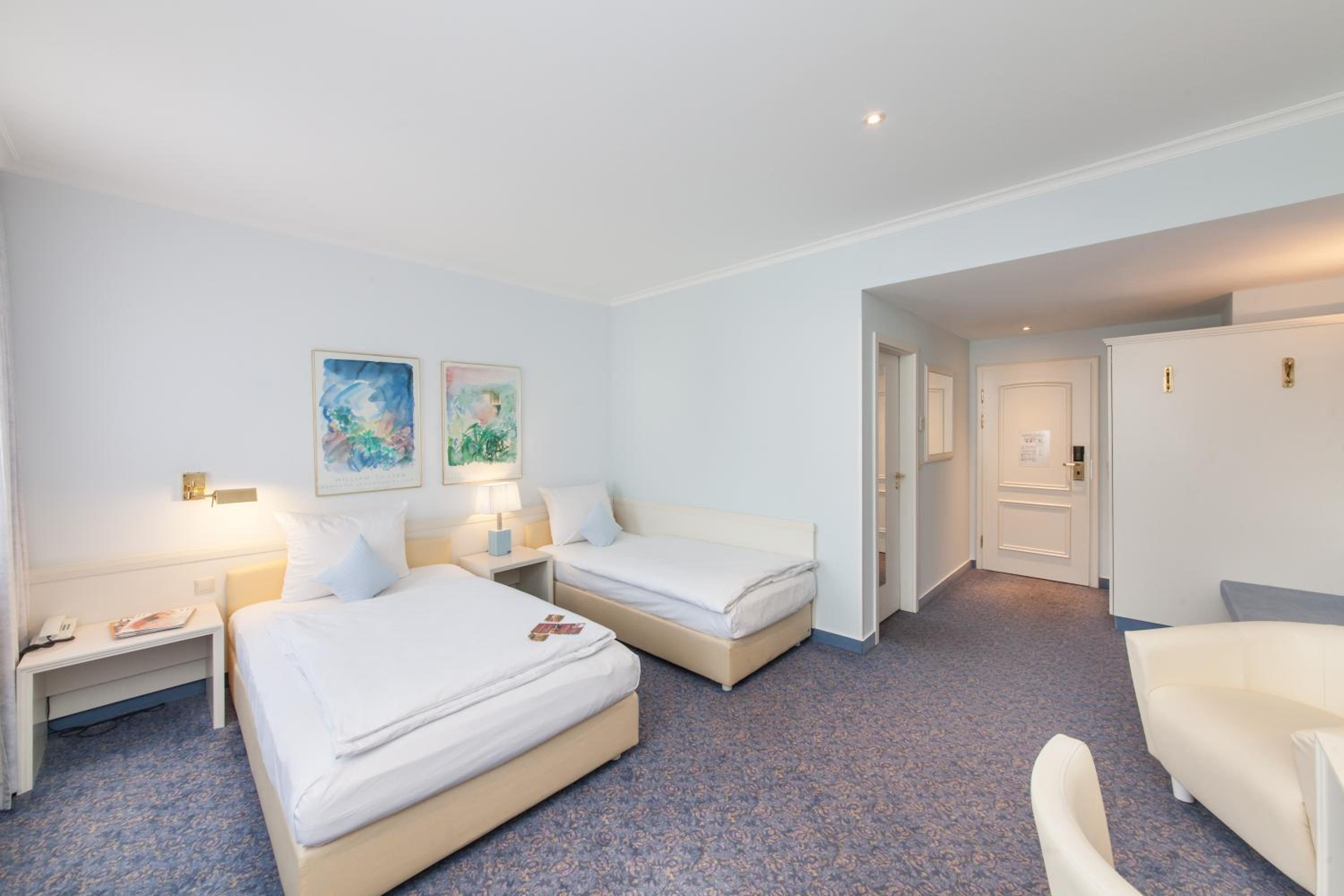 Standard Twin Room photo 2