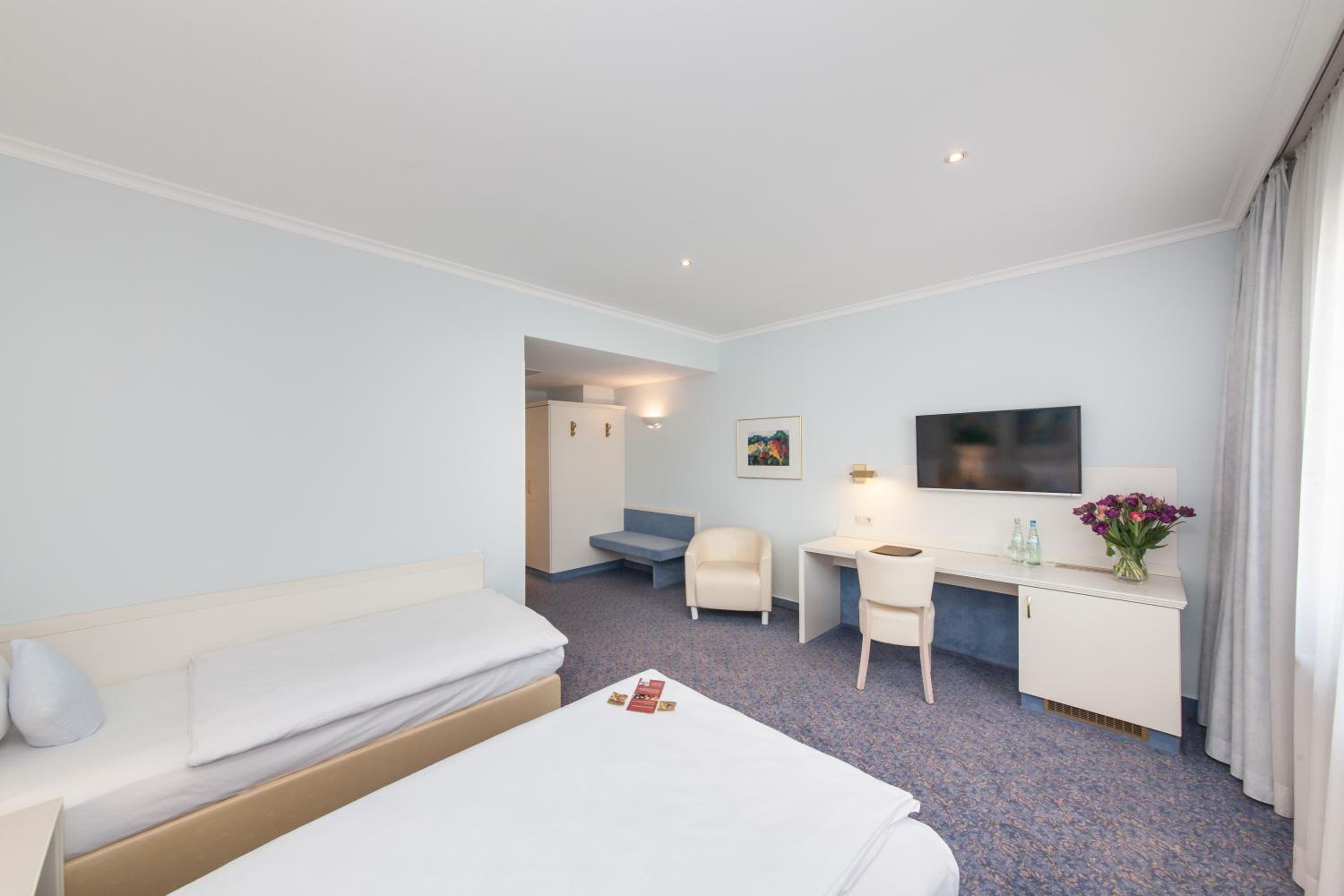 Standard Twin Room photo 3