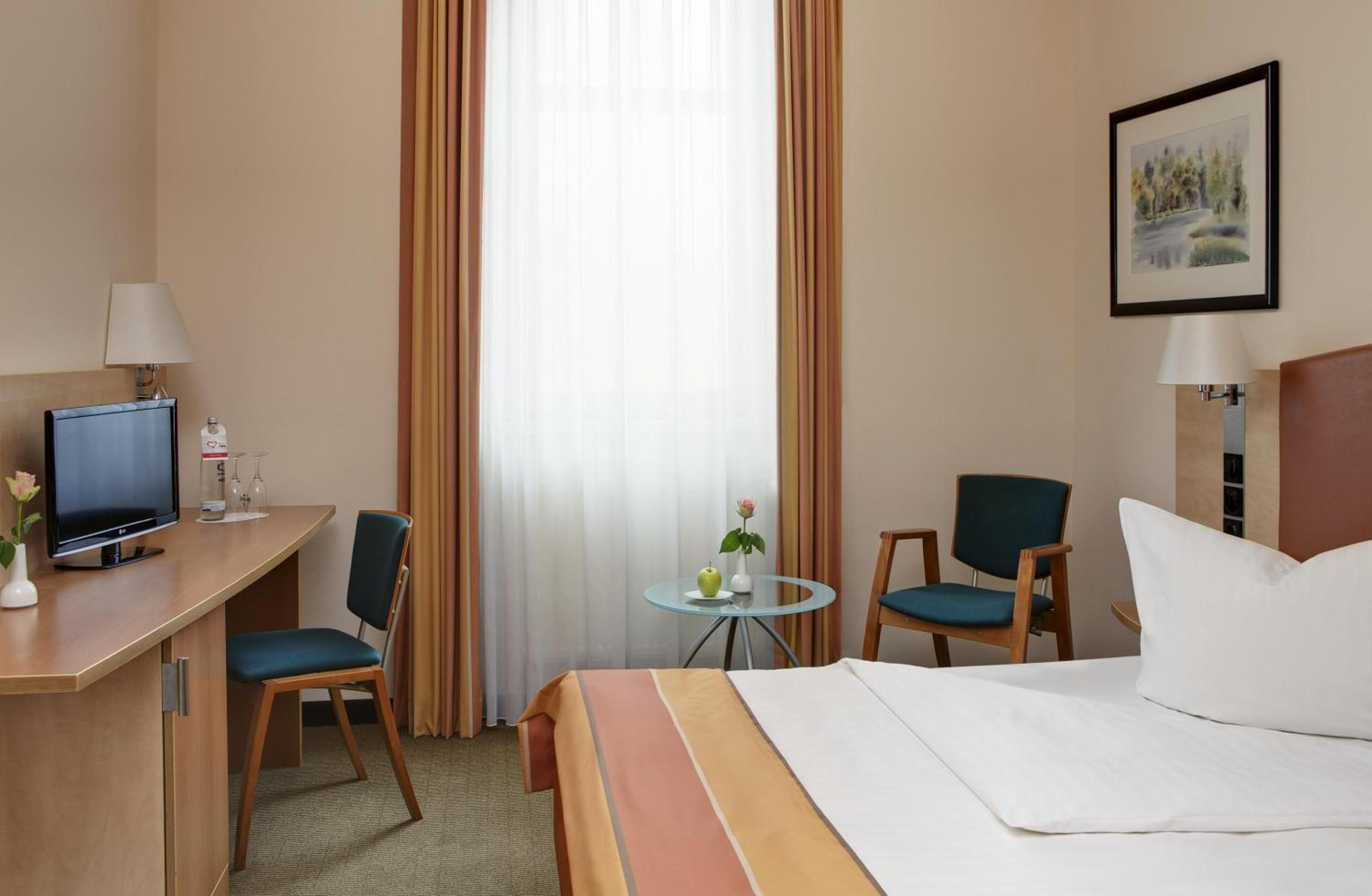 Business Queen Room - Photo 3