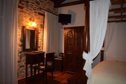 Deluxe Double Room with Balcony photo 1