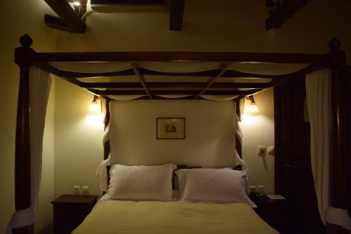 Deluxe Double Room with Balcony photo 3