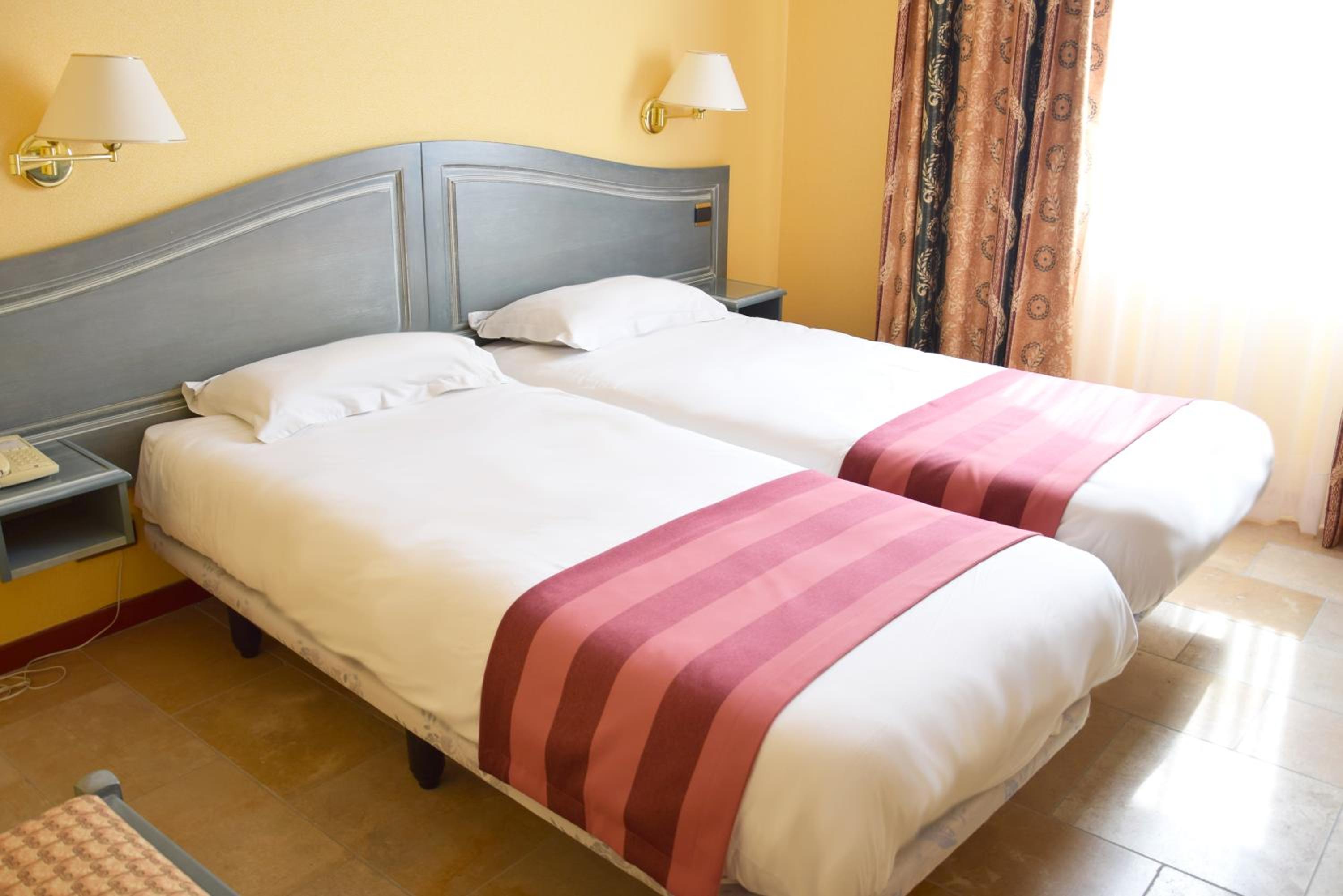 Twin Room - Photo 3