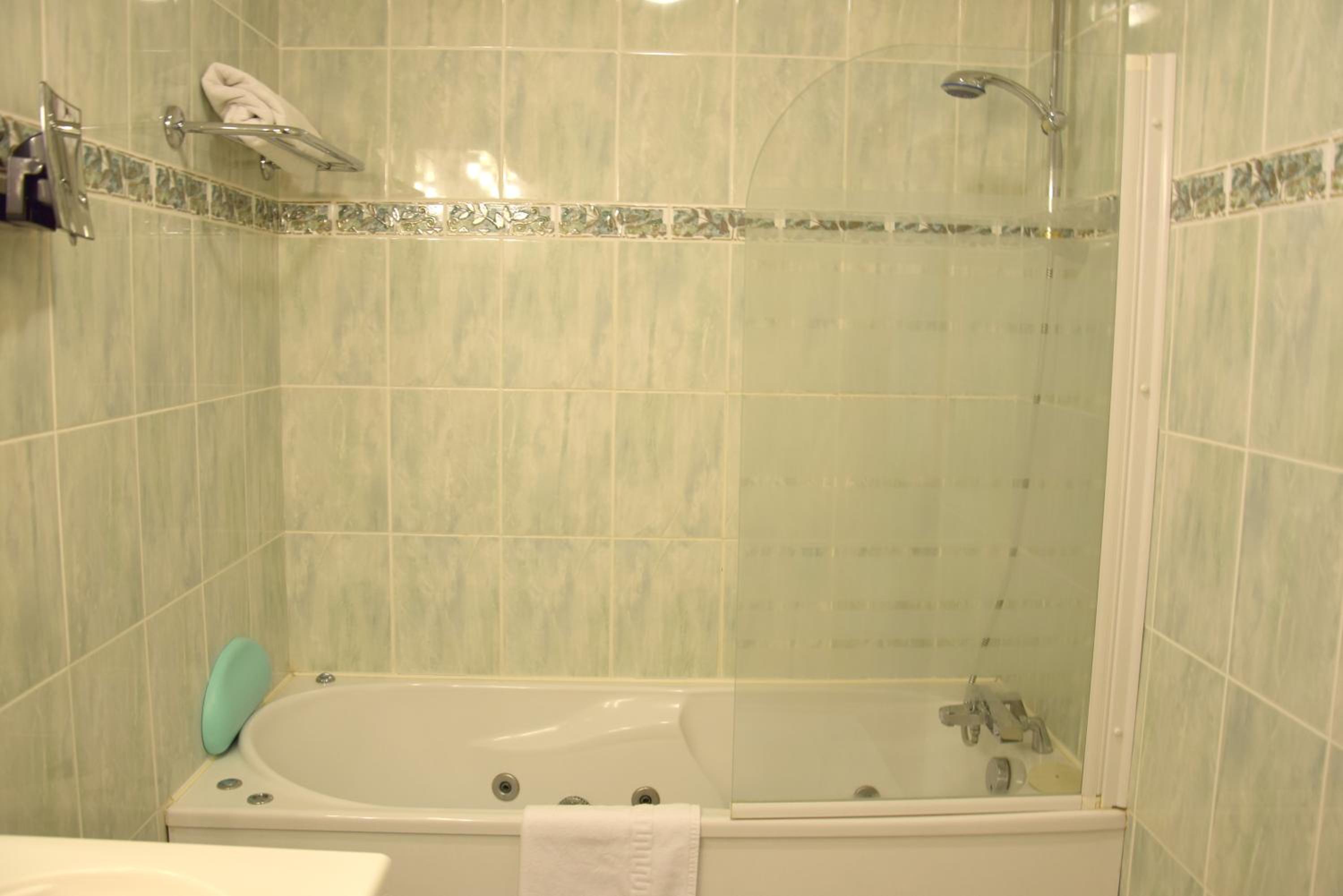 Twin Room - Photo 2