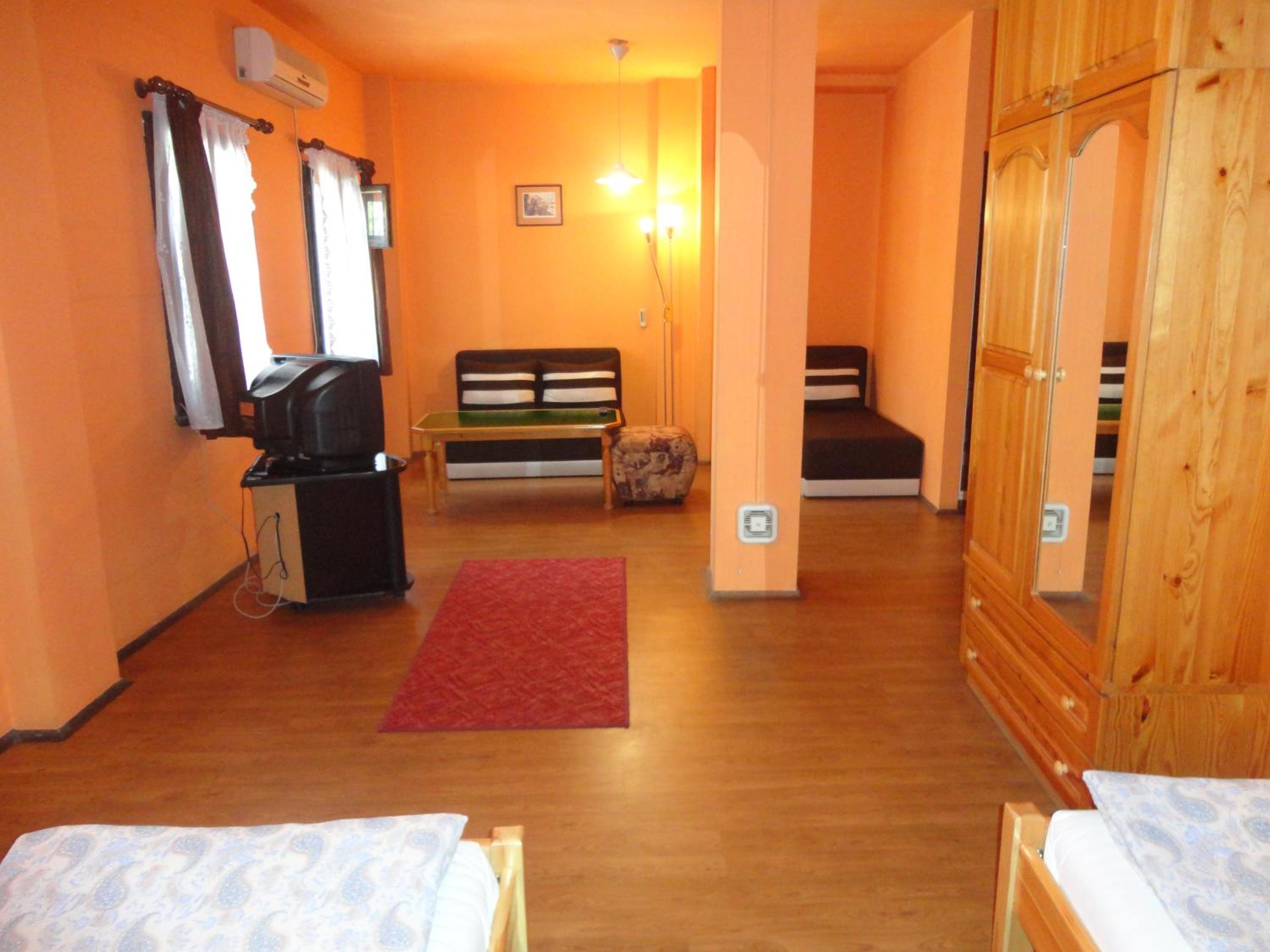 Standard Twin Room with Sofa photo 3