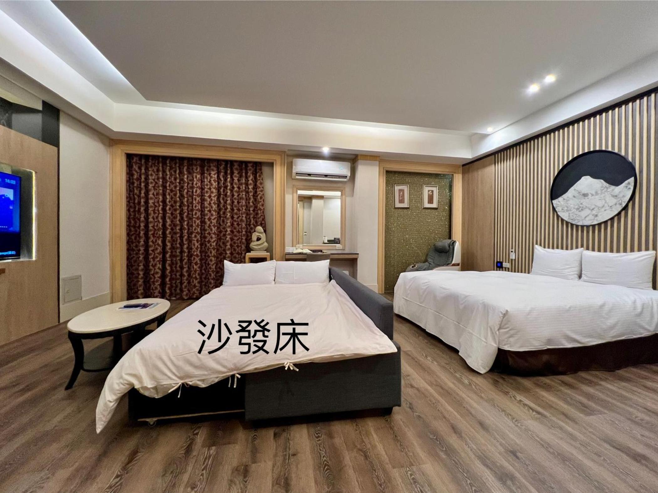 Quadruple Room with Bath photo 2