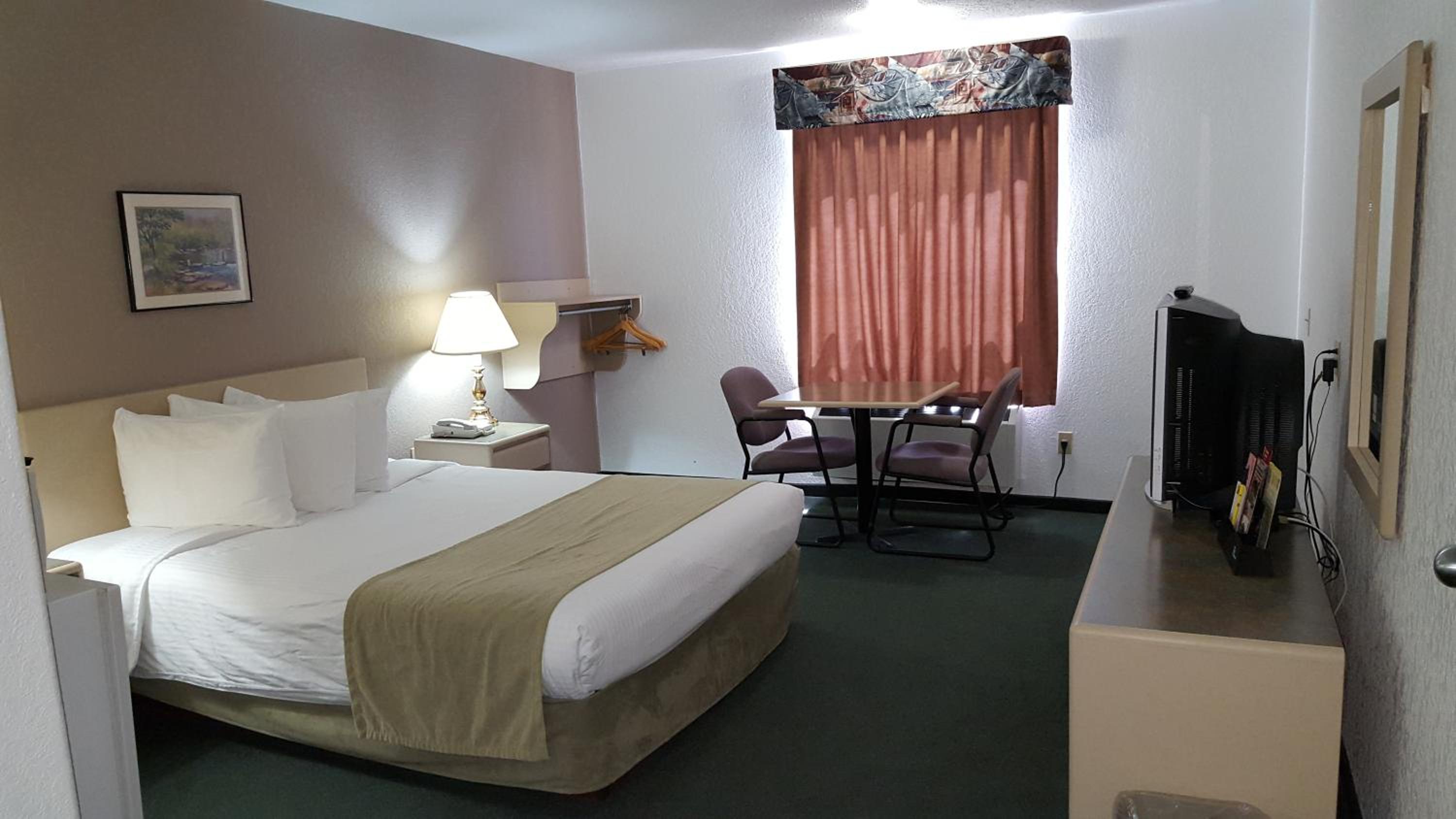 Queen Room - Disability Access - Non-Smoking photo 3