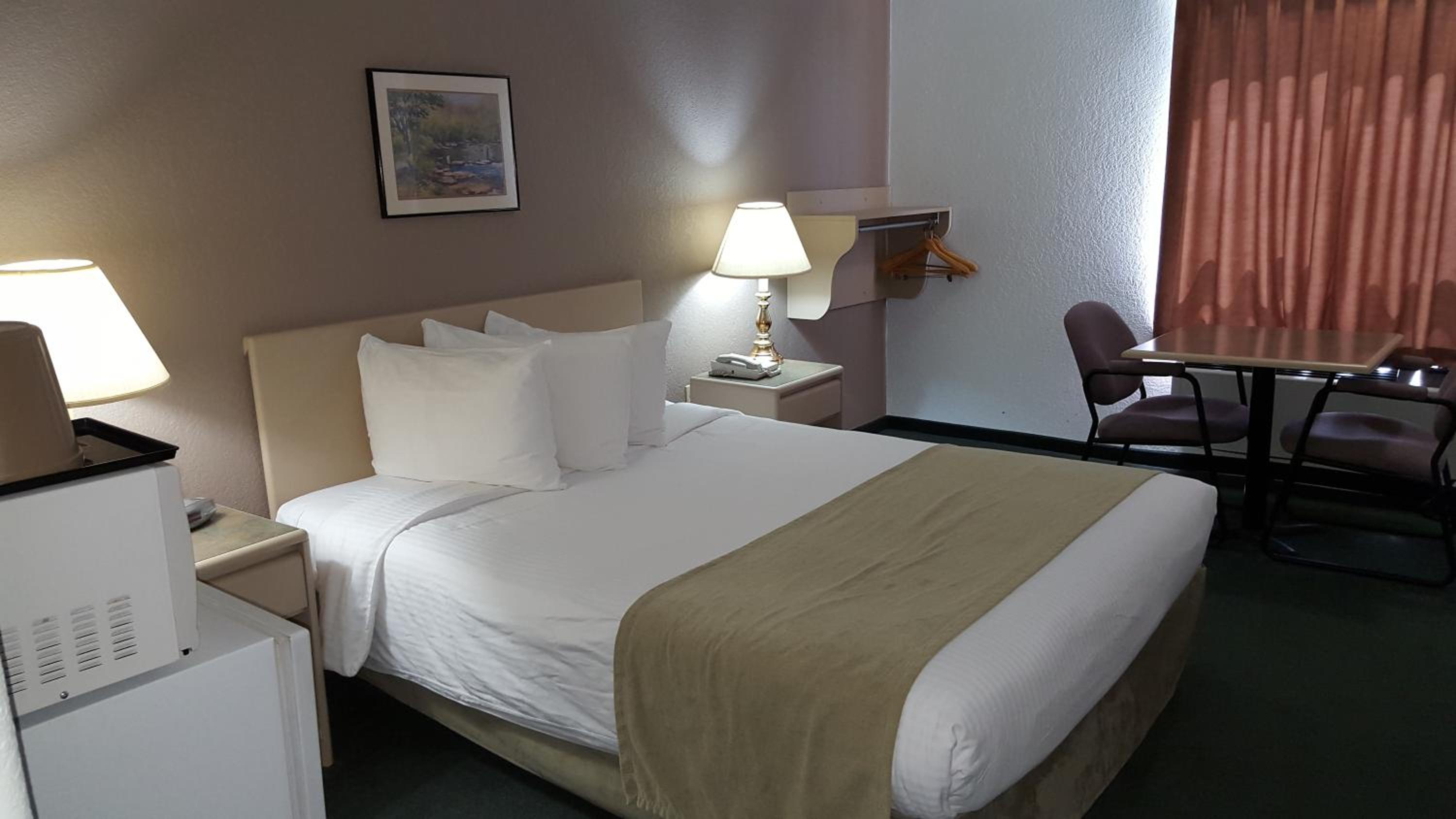 Queen Room - Disability Access - Non-Smoking photo 1