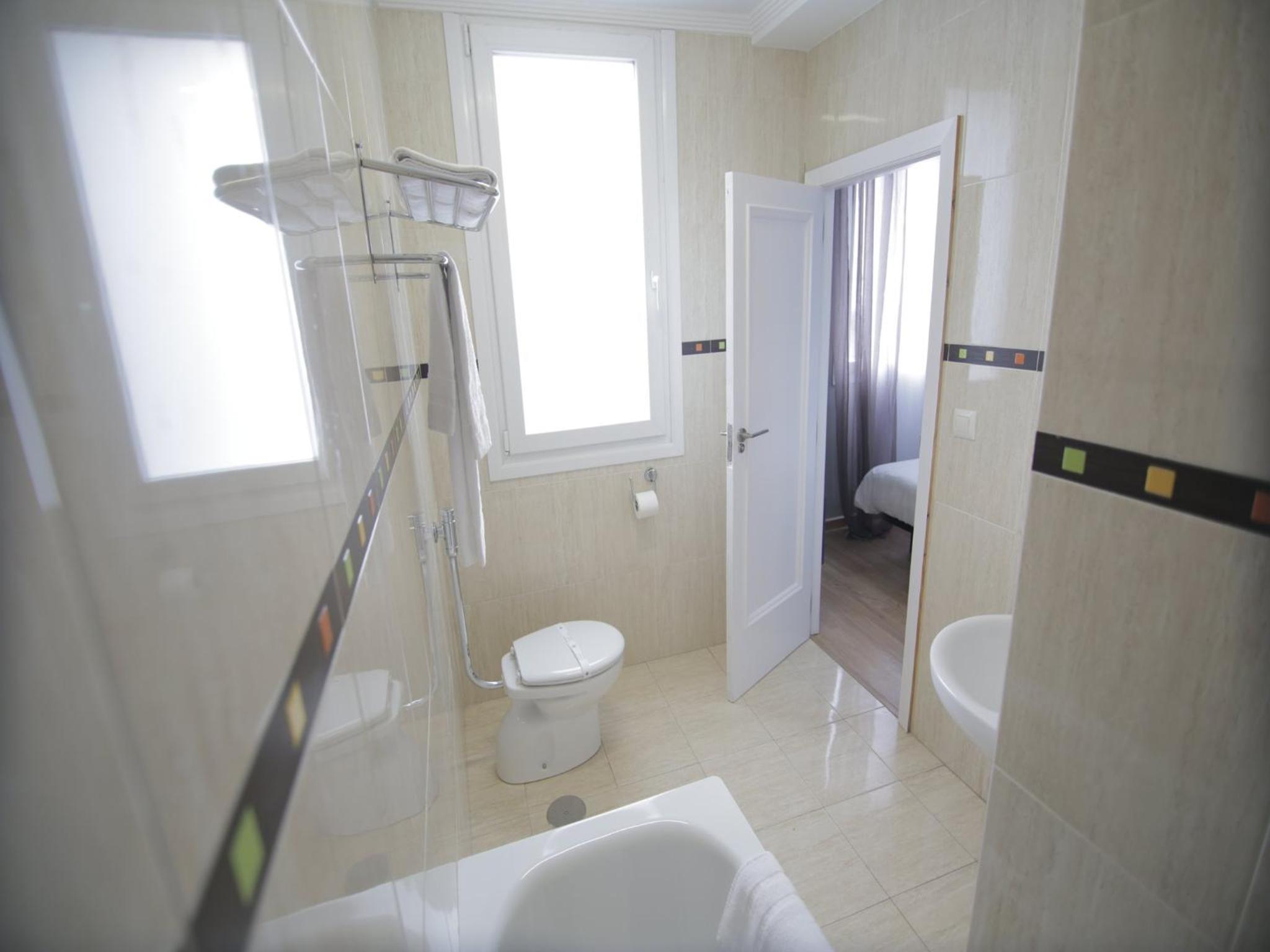 Standard Double or Twin Room photo 3