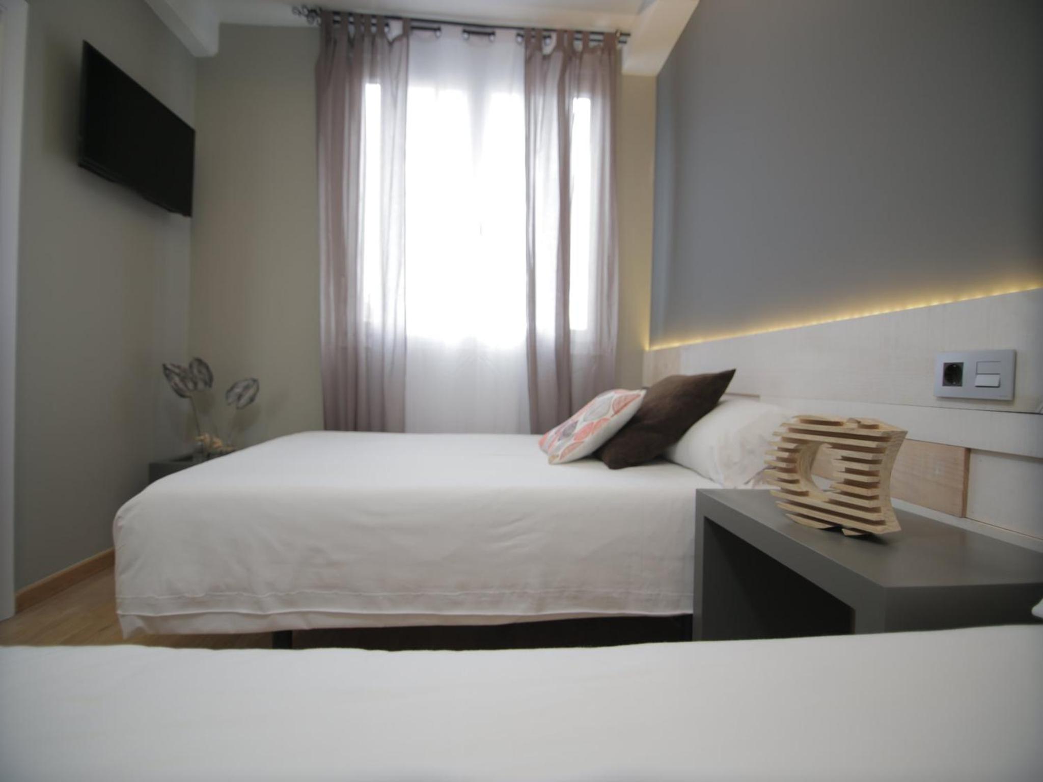 Double or Twin Room with Extra Bed photo 2