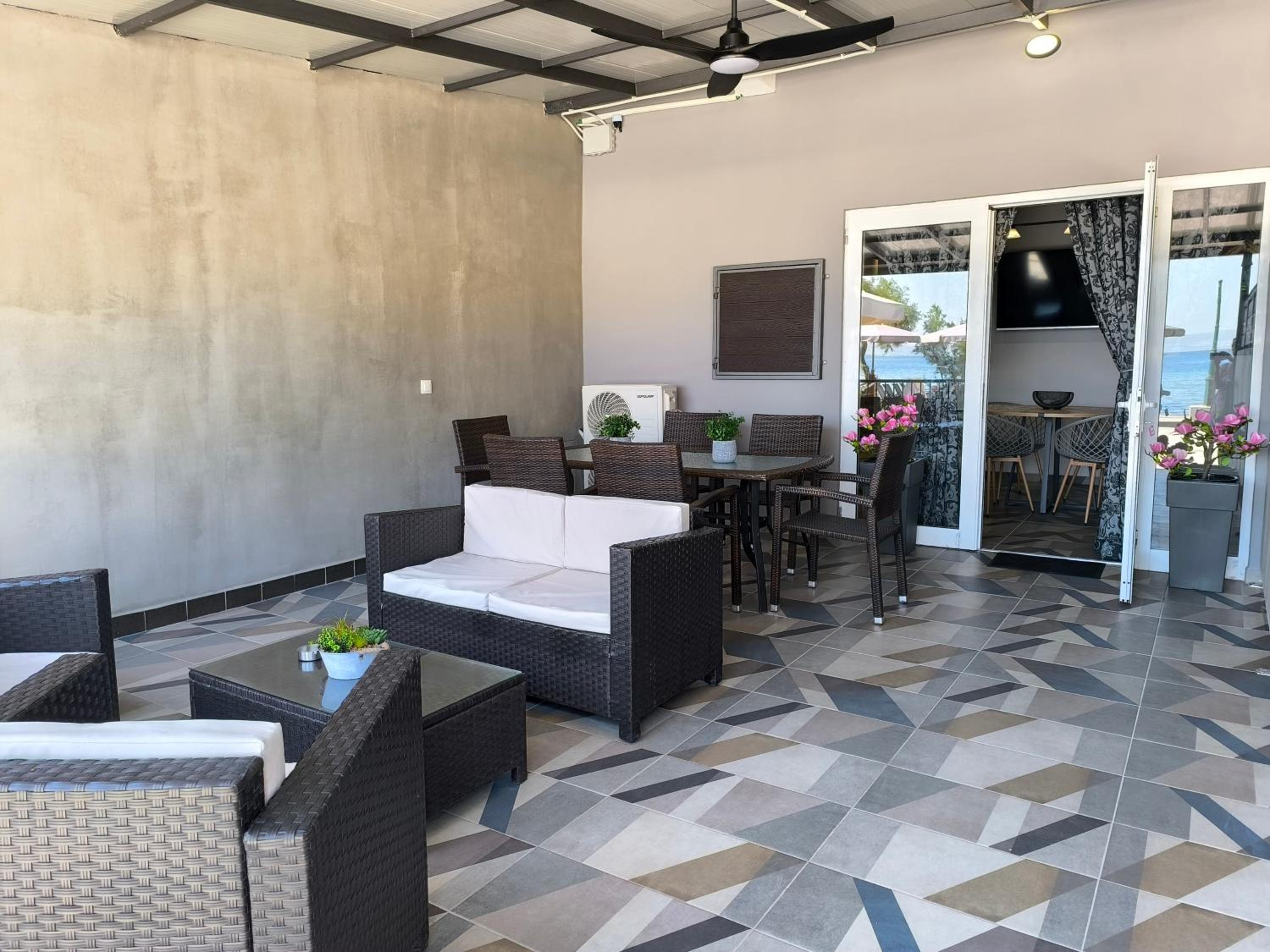 Deluxe Family Room photo 2