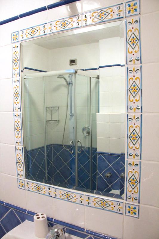 Large Double or Twin Room - Photo 9