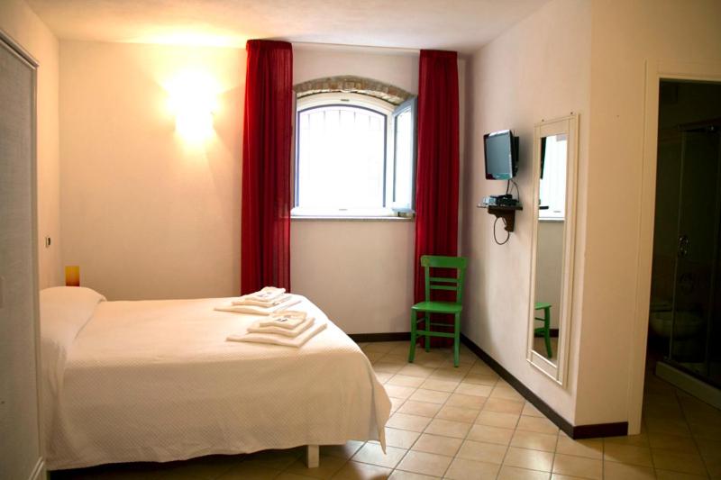 Large Double or Twin Room - Photo 6
