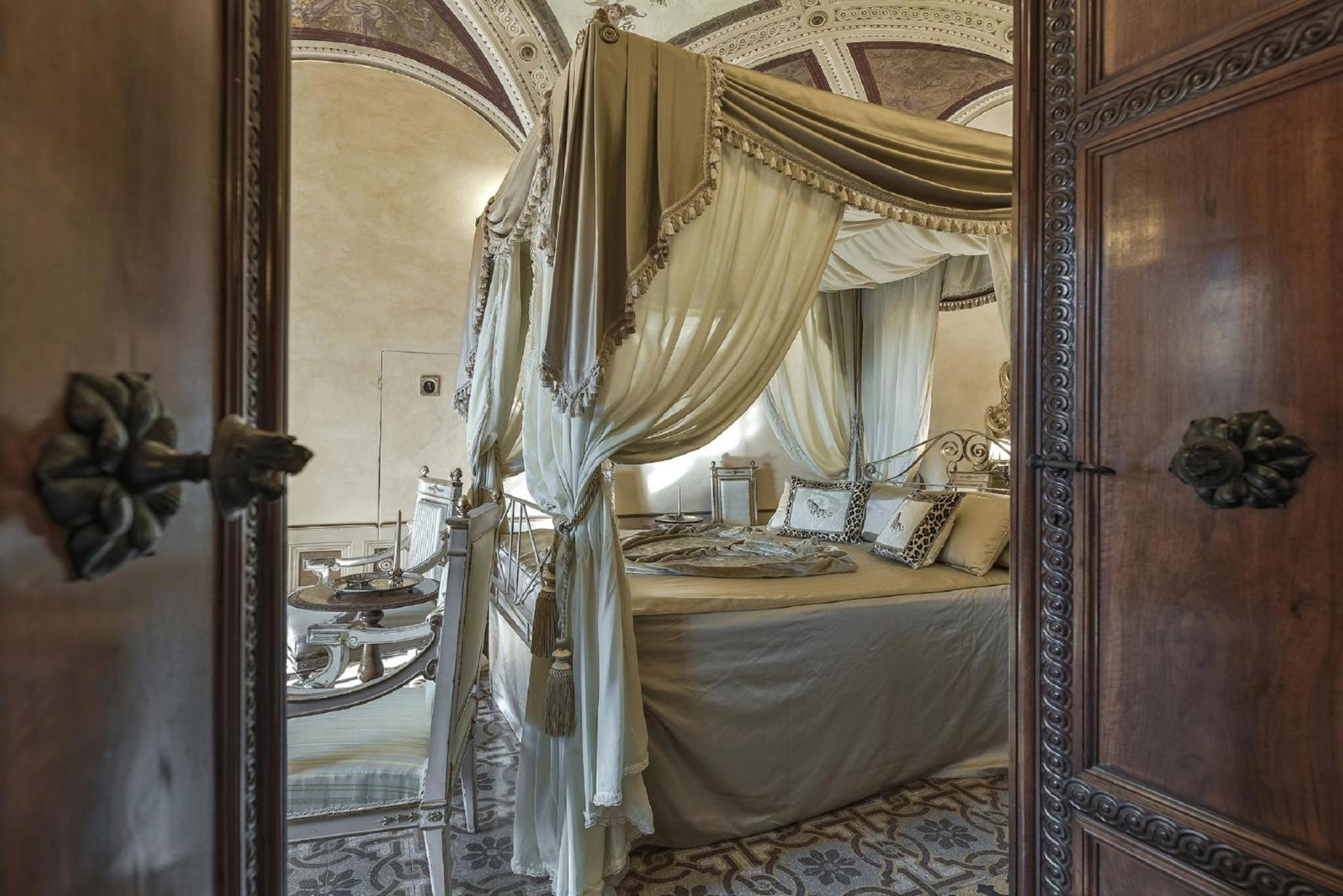 Imperial Suite - Photo 13