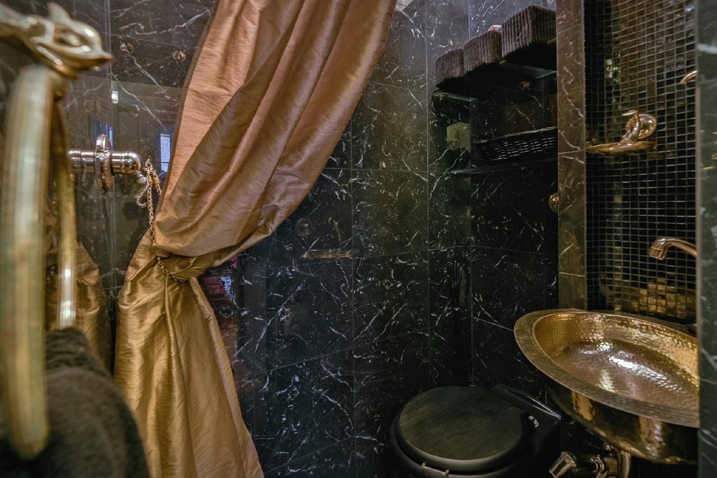 Imperial Suite - Photo 16