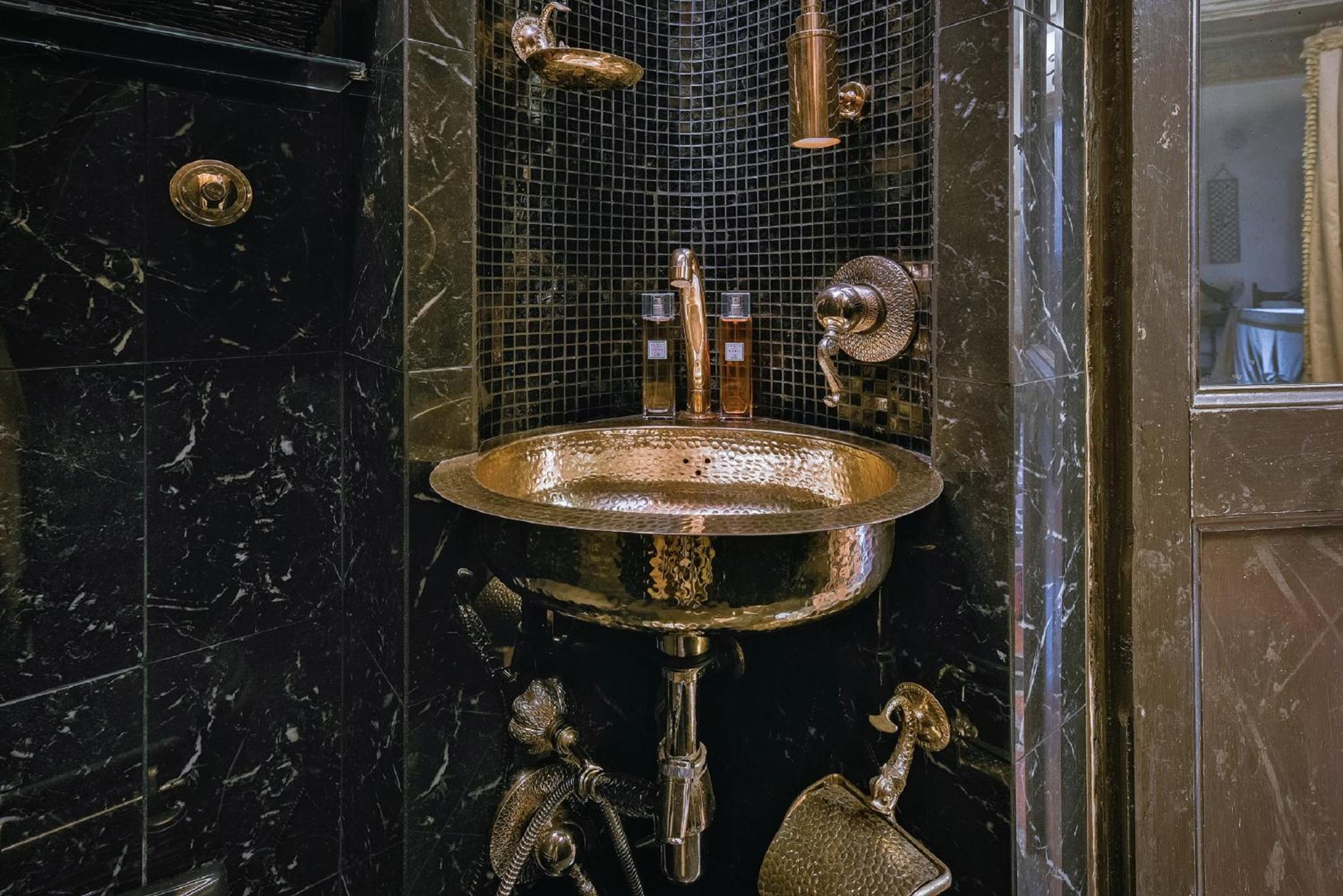 Imperial Suite - Photo 4