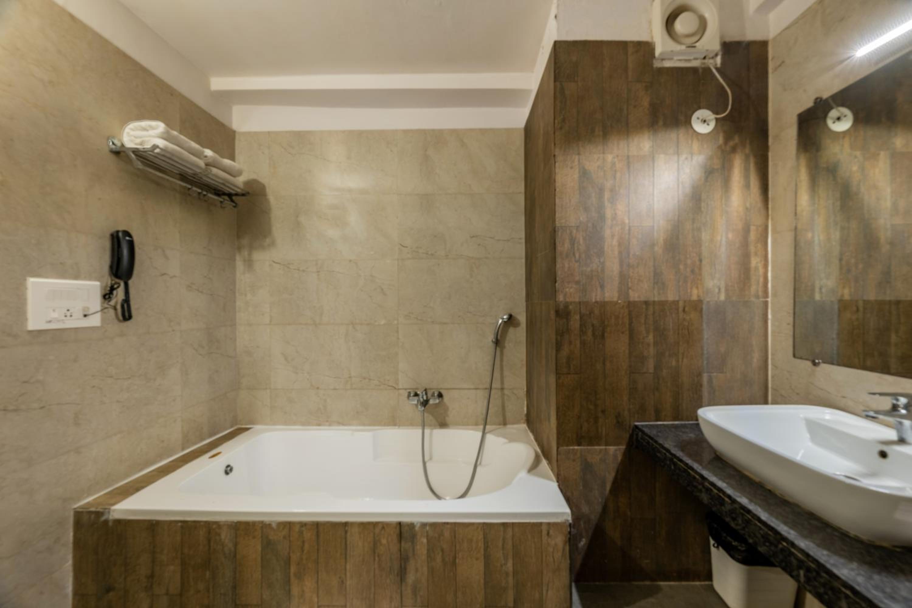 King Suite - Photo 4