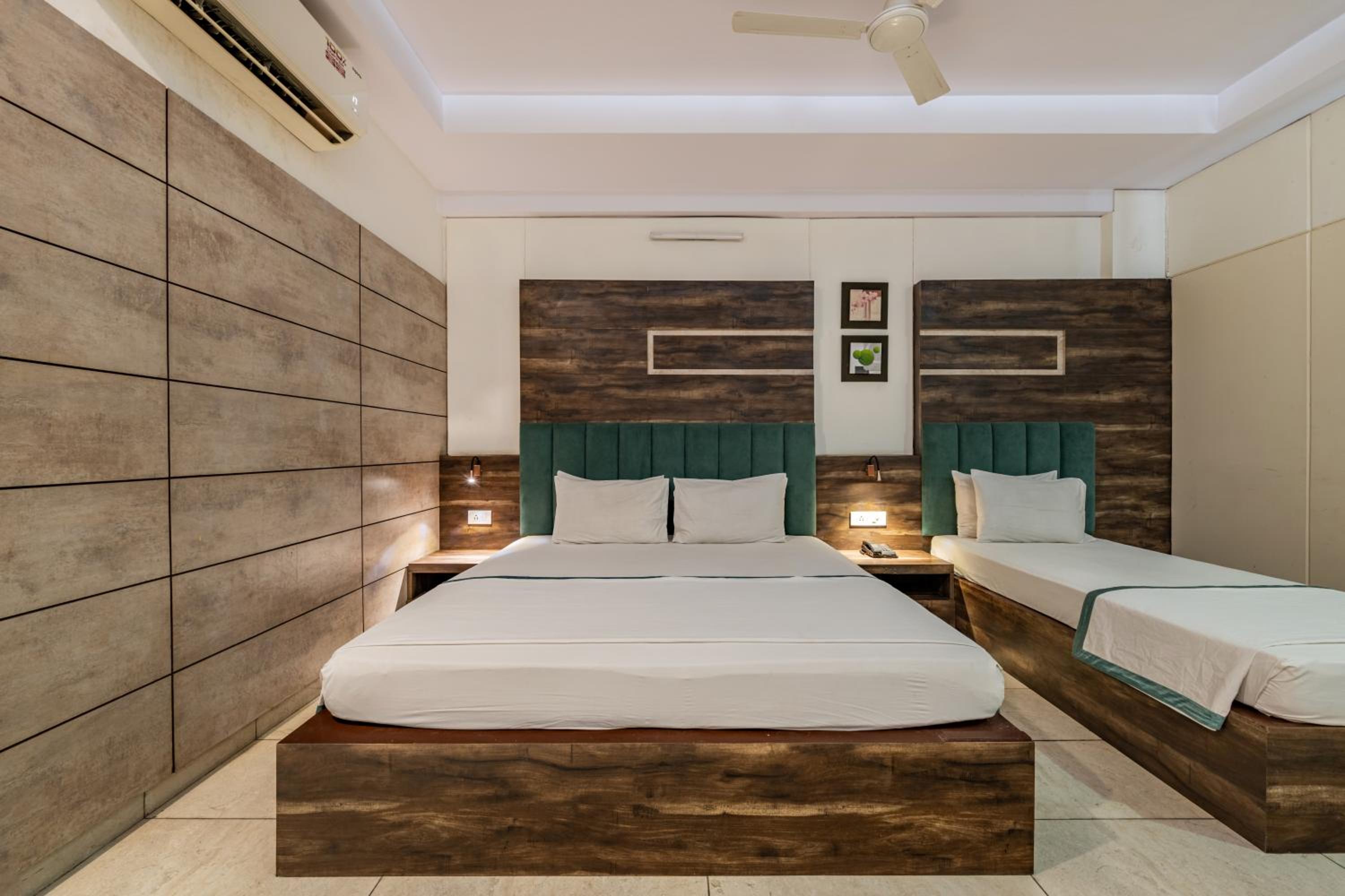 King Suite - Photo 3