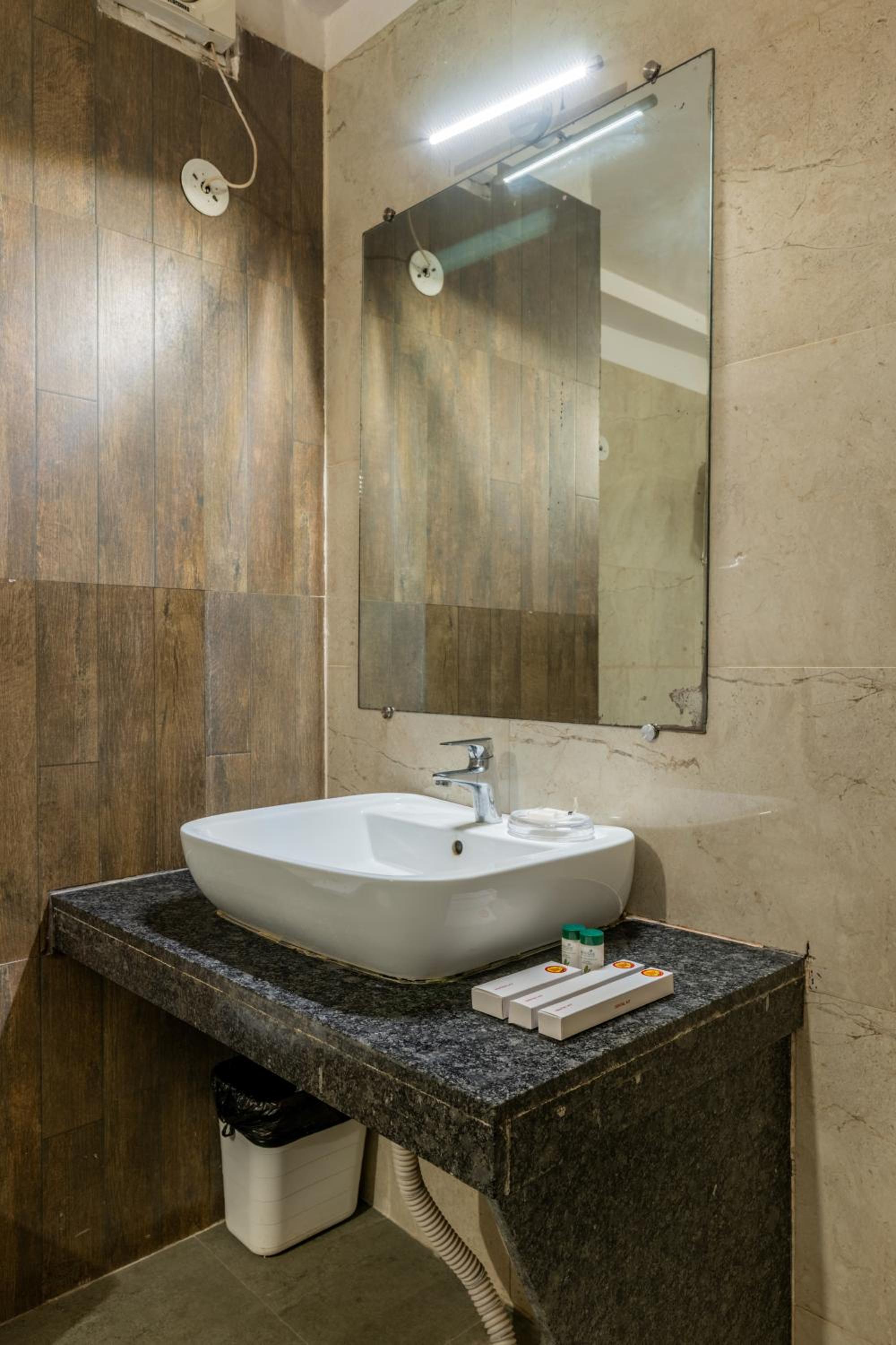 King Suite - Photo 2