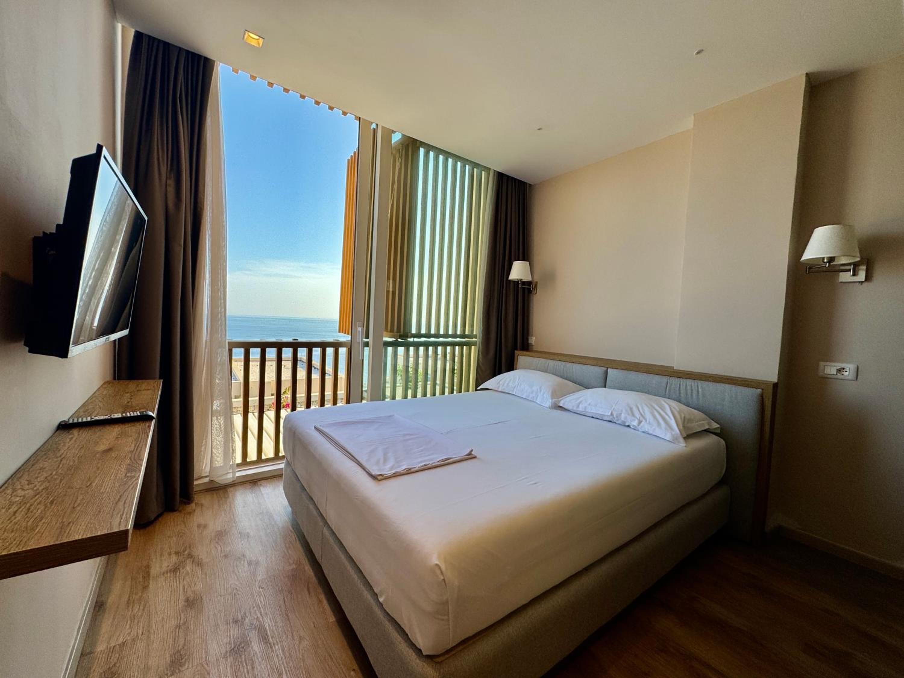 Double Room with Sea View photo 3