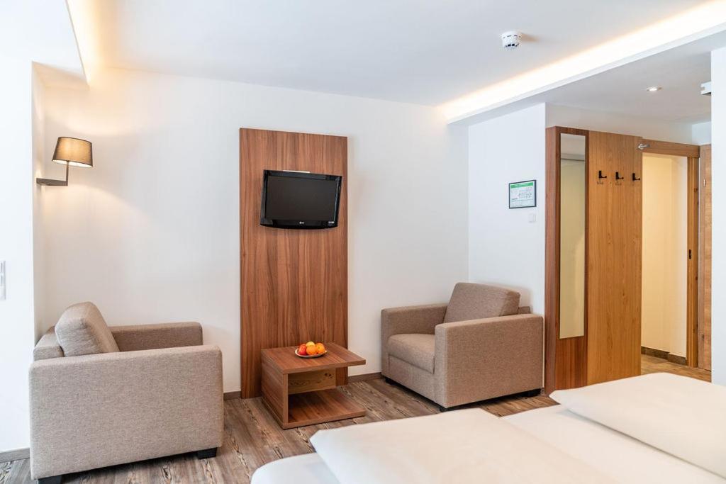 Deluxe Double Room with Balcony photo 1