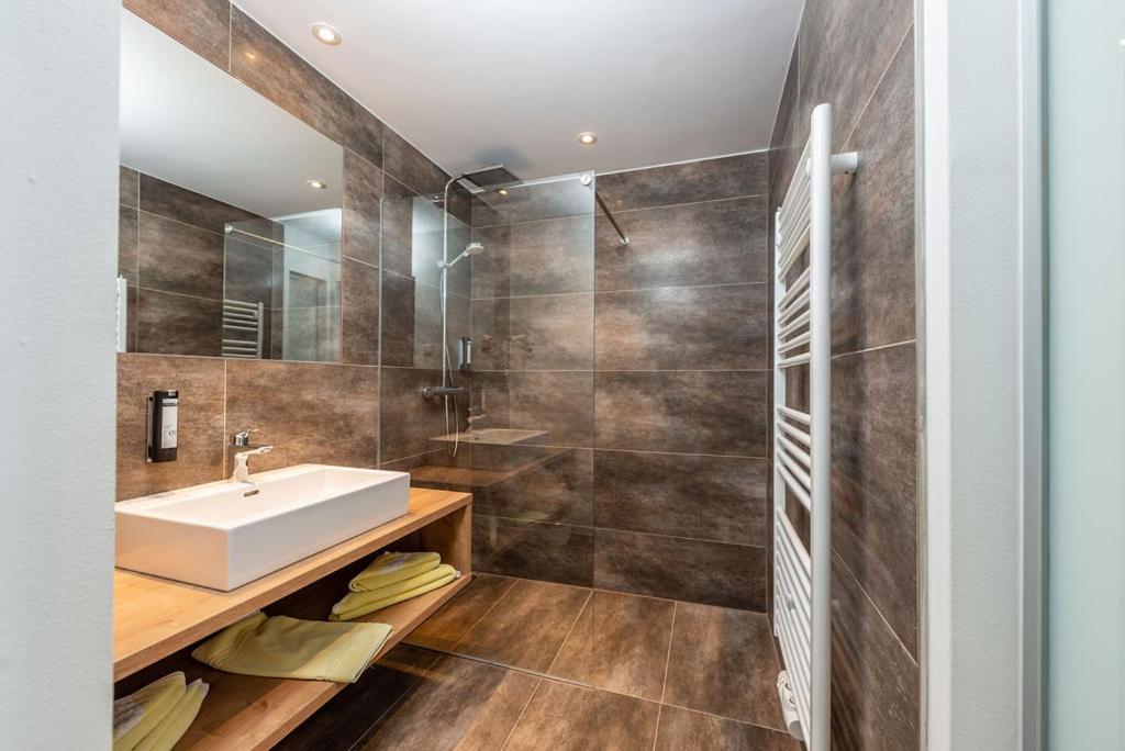 Deluxe Double Room with Balcony photo 2