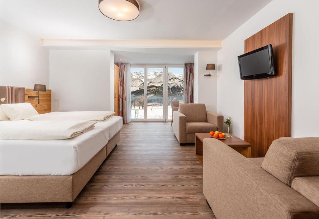 Deluxe Double Room with Balcony photo 3