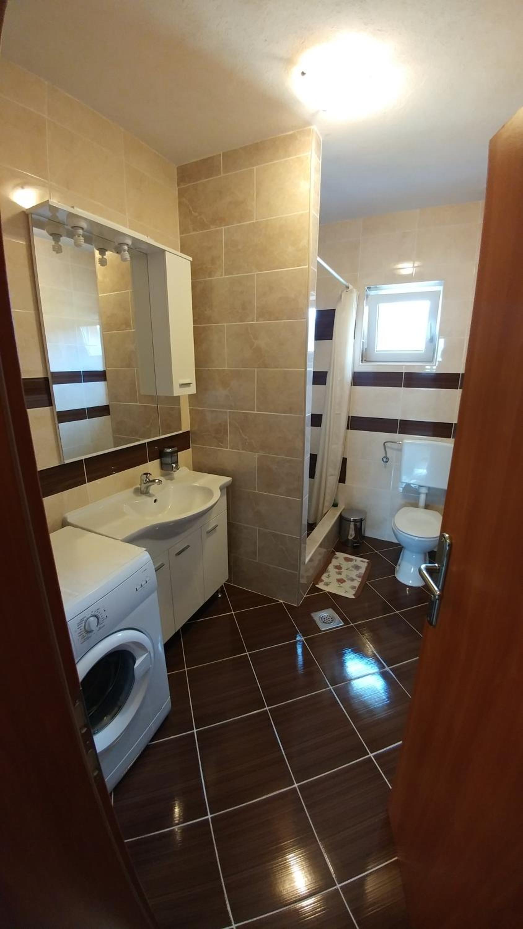 One-Bedroom Apartment - Photo 4