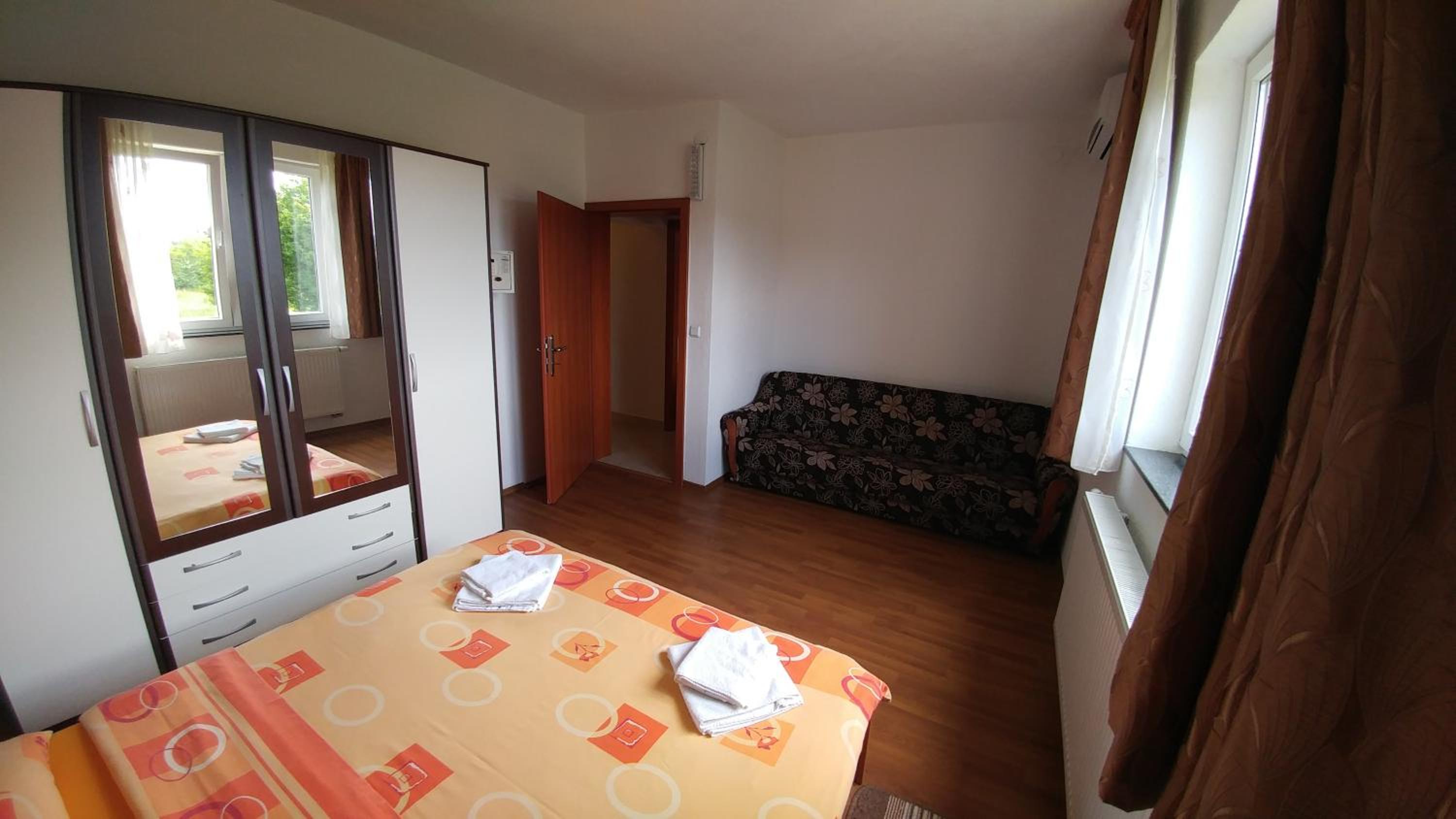 One-Bedroom Apartment - Photo 1